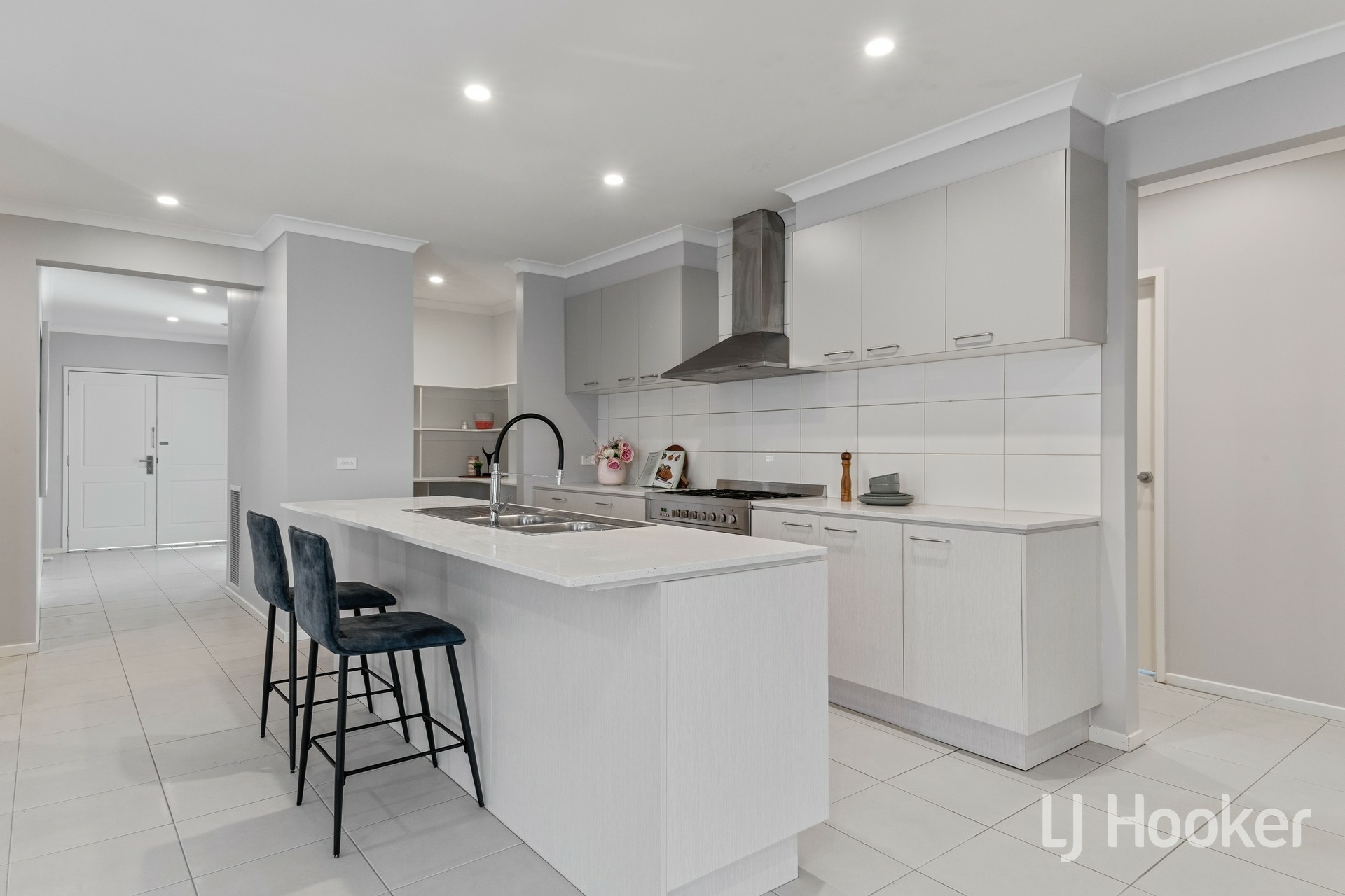 49 Newport Avenue — photo 7 of 10