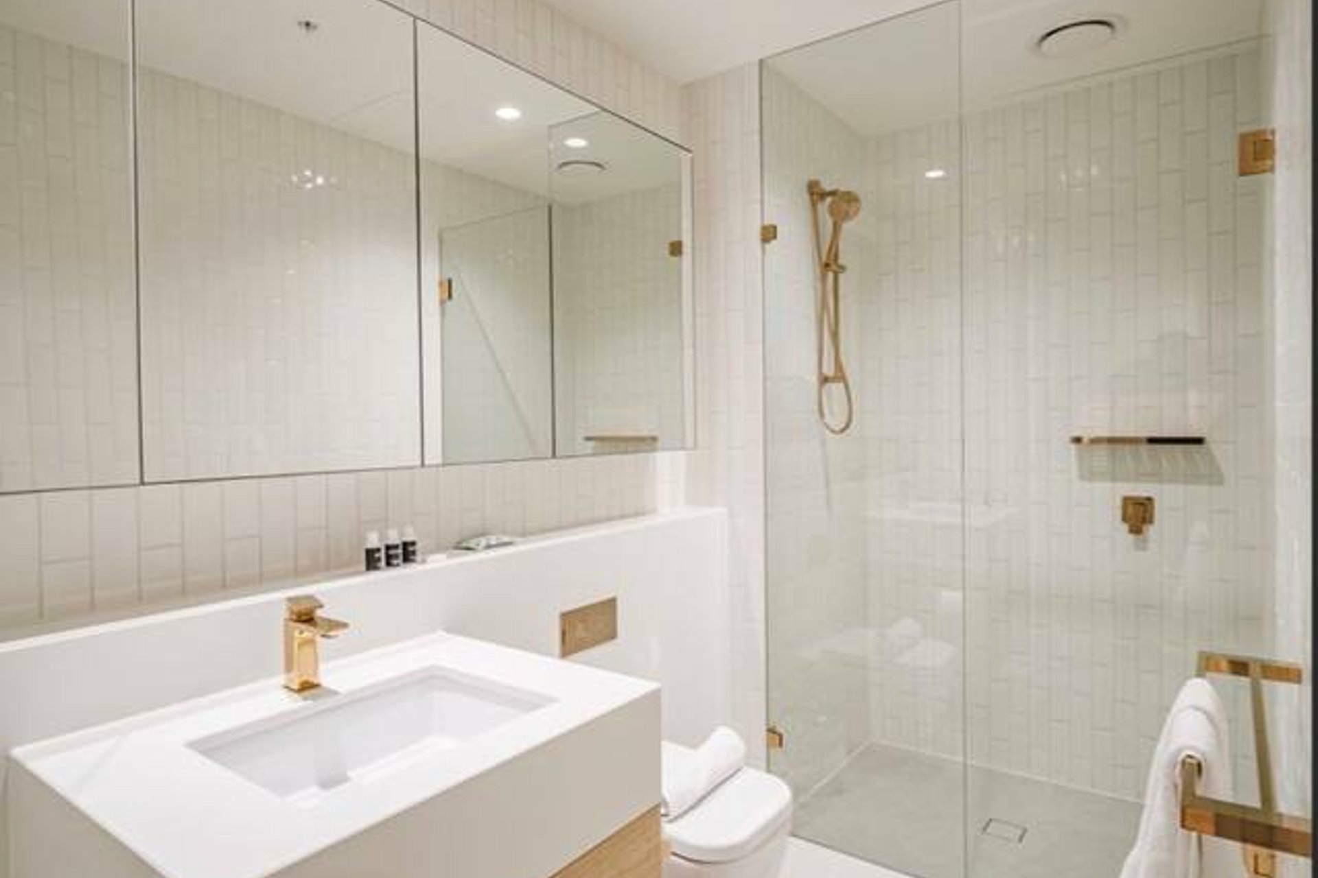 4703/464 Collins Street — photo 8 of 12