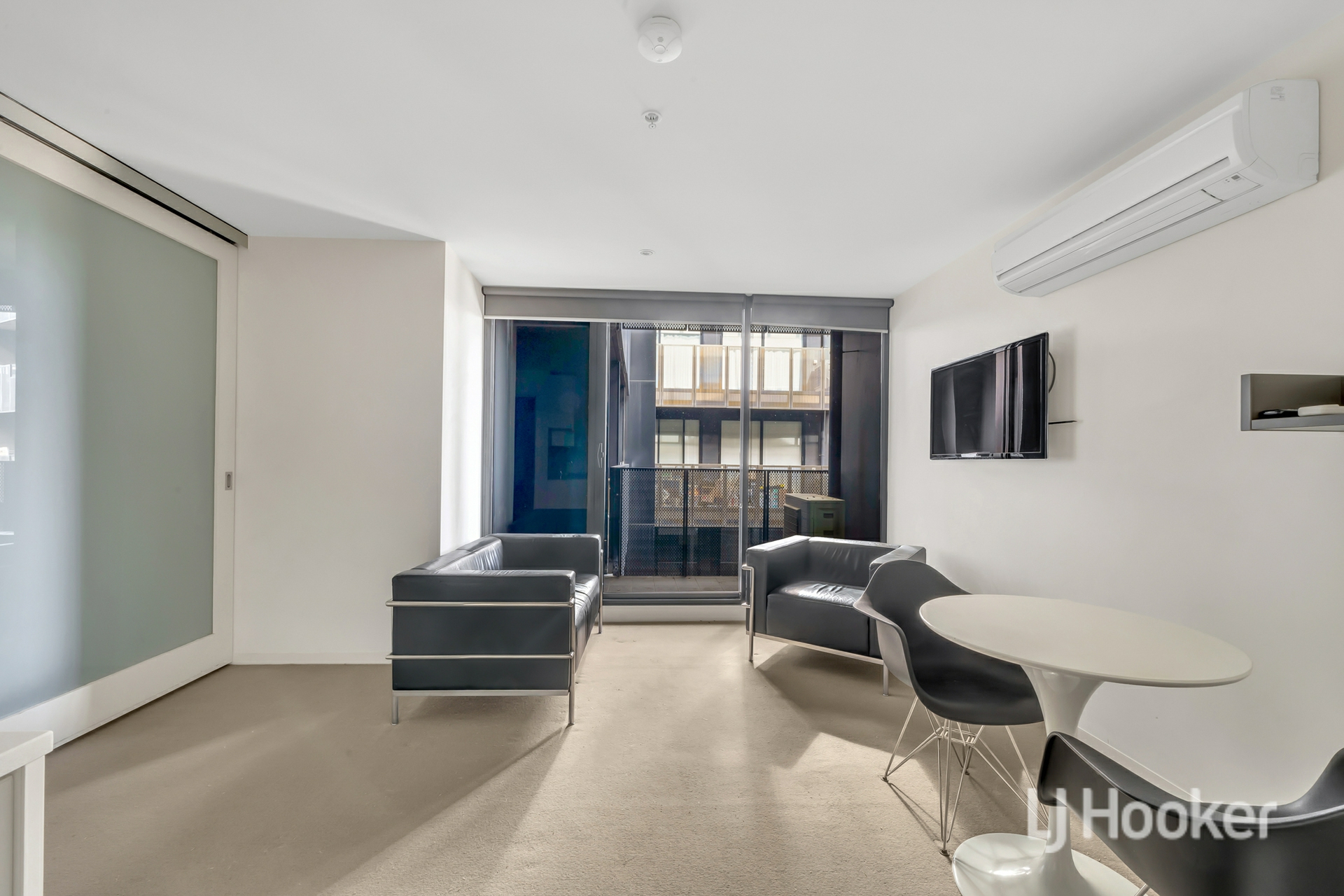 809/253 Franklin Street — photo 2 of 16