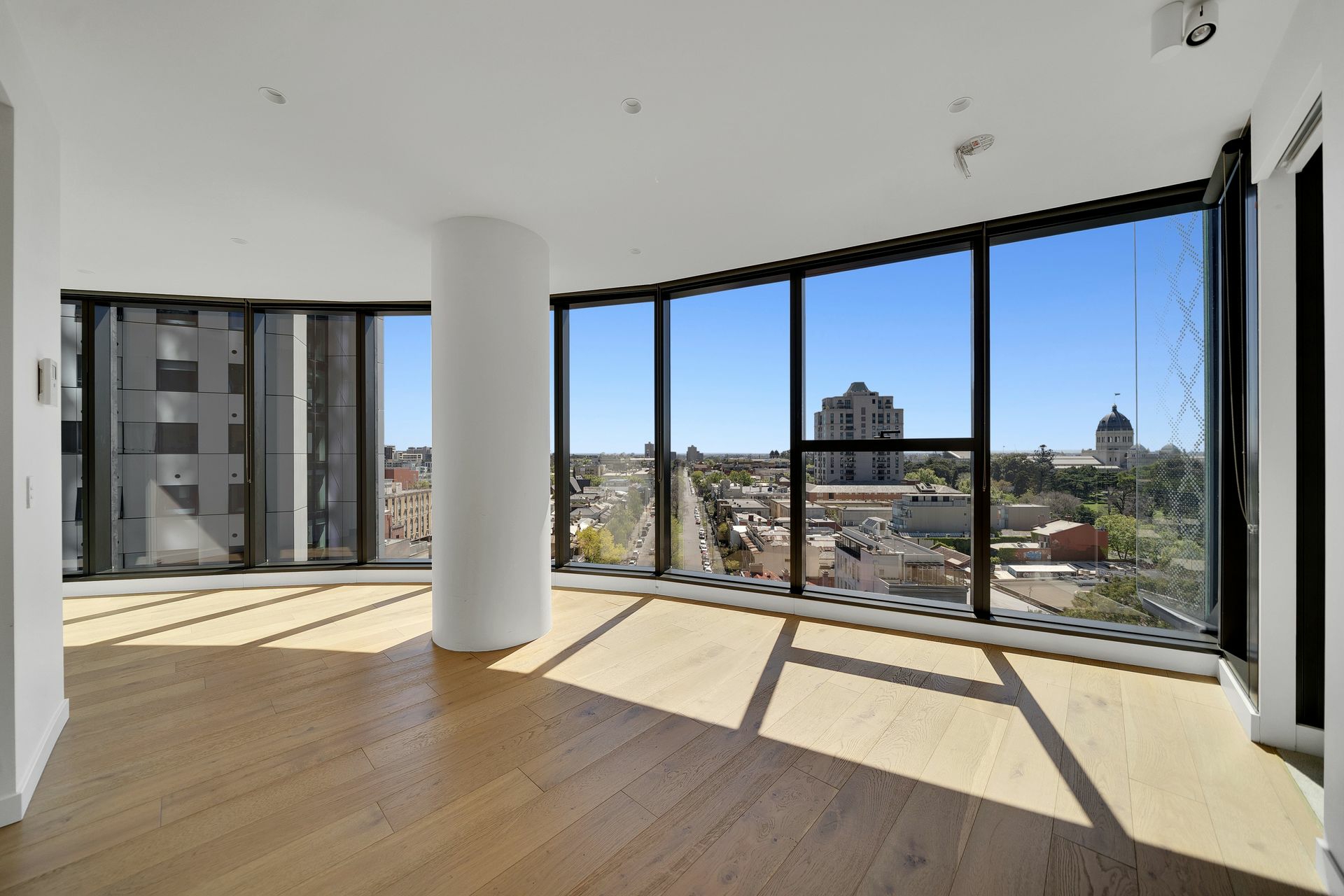 1105/9-23 MacKenzie Street — photo from LJ Hooker City Residential