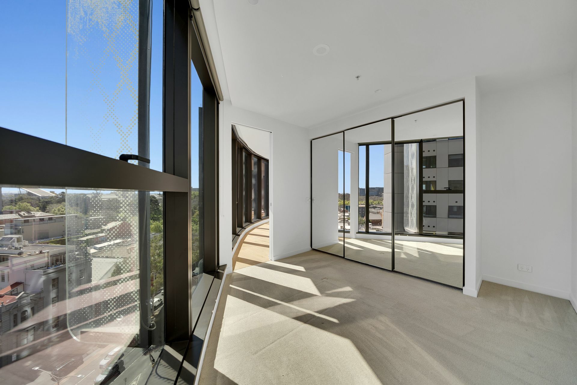 1105/9-23 MacKenzie Street — photo 8 of 19