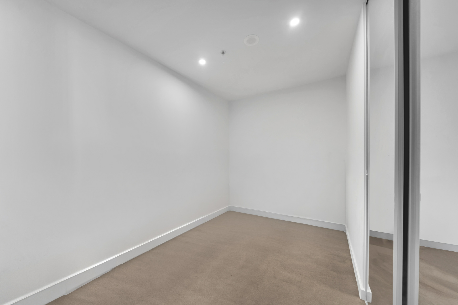 807/20-26 Coromandel Place — photo 3 of 18