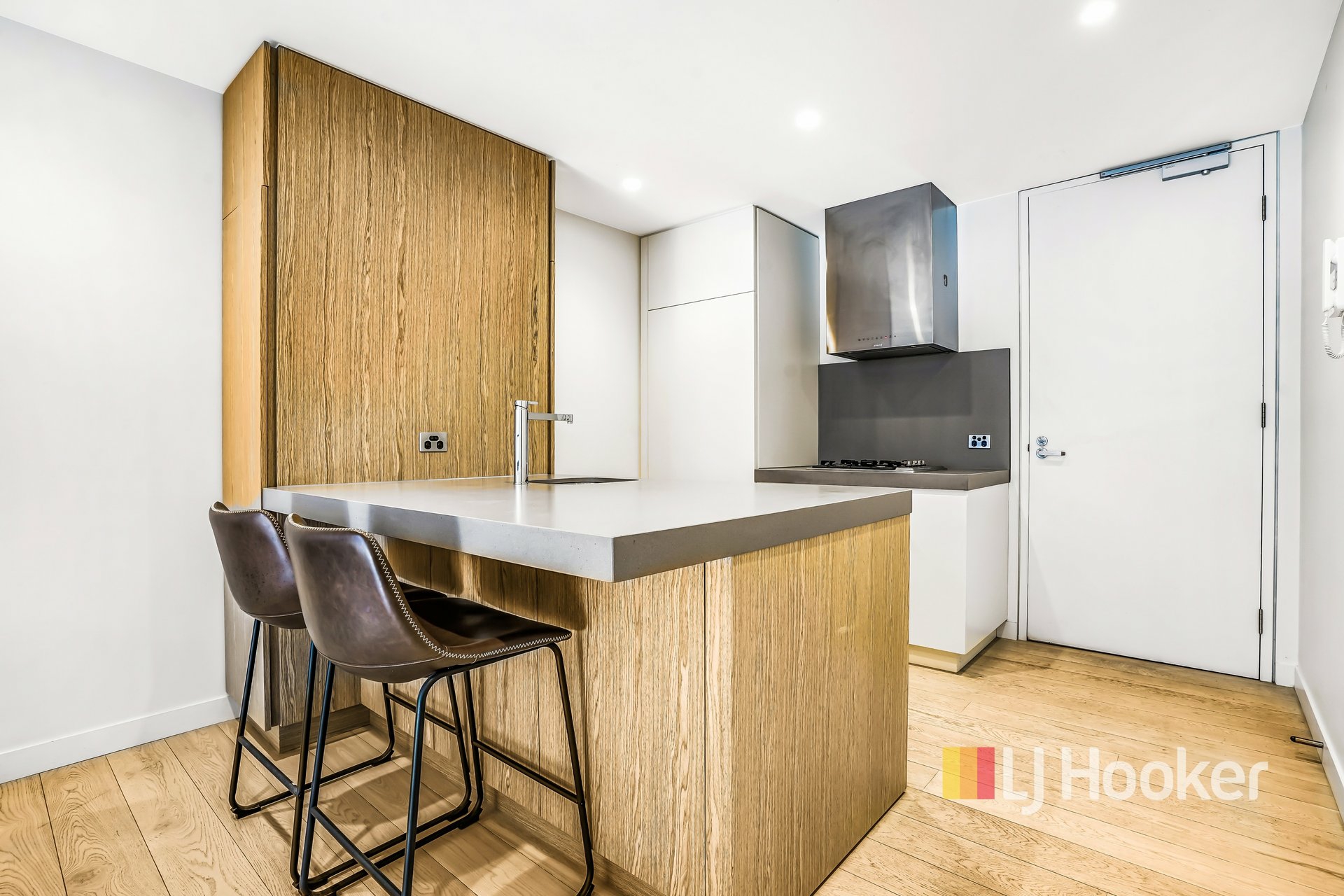 308/380 Queensberry Street — photo 6 of 11
