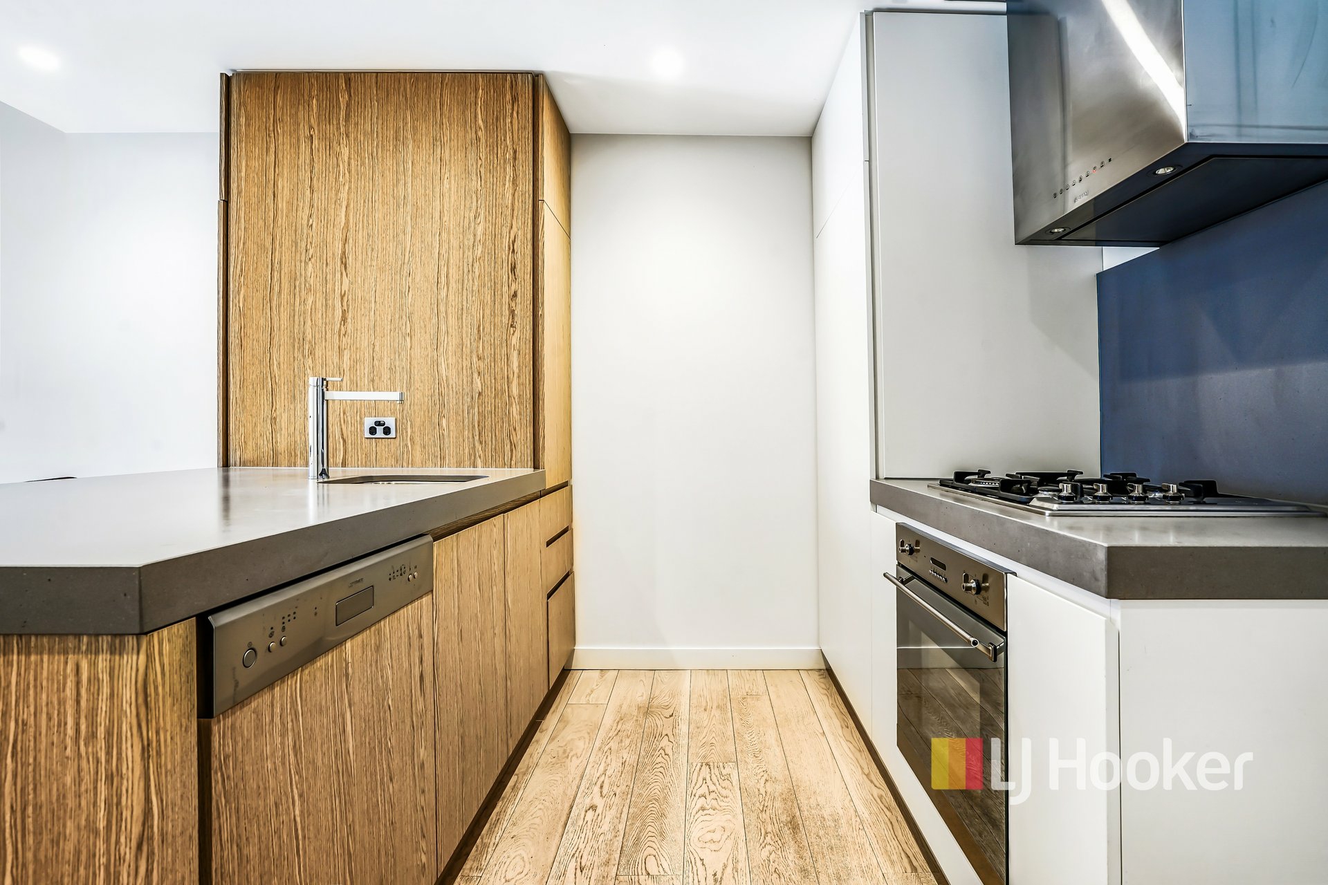 308/380 Queensberry Street — photo 8 of 11
