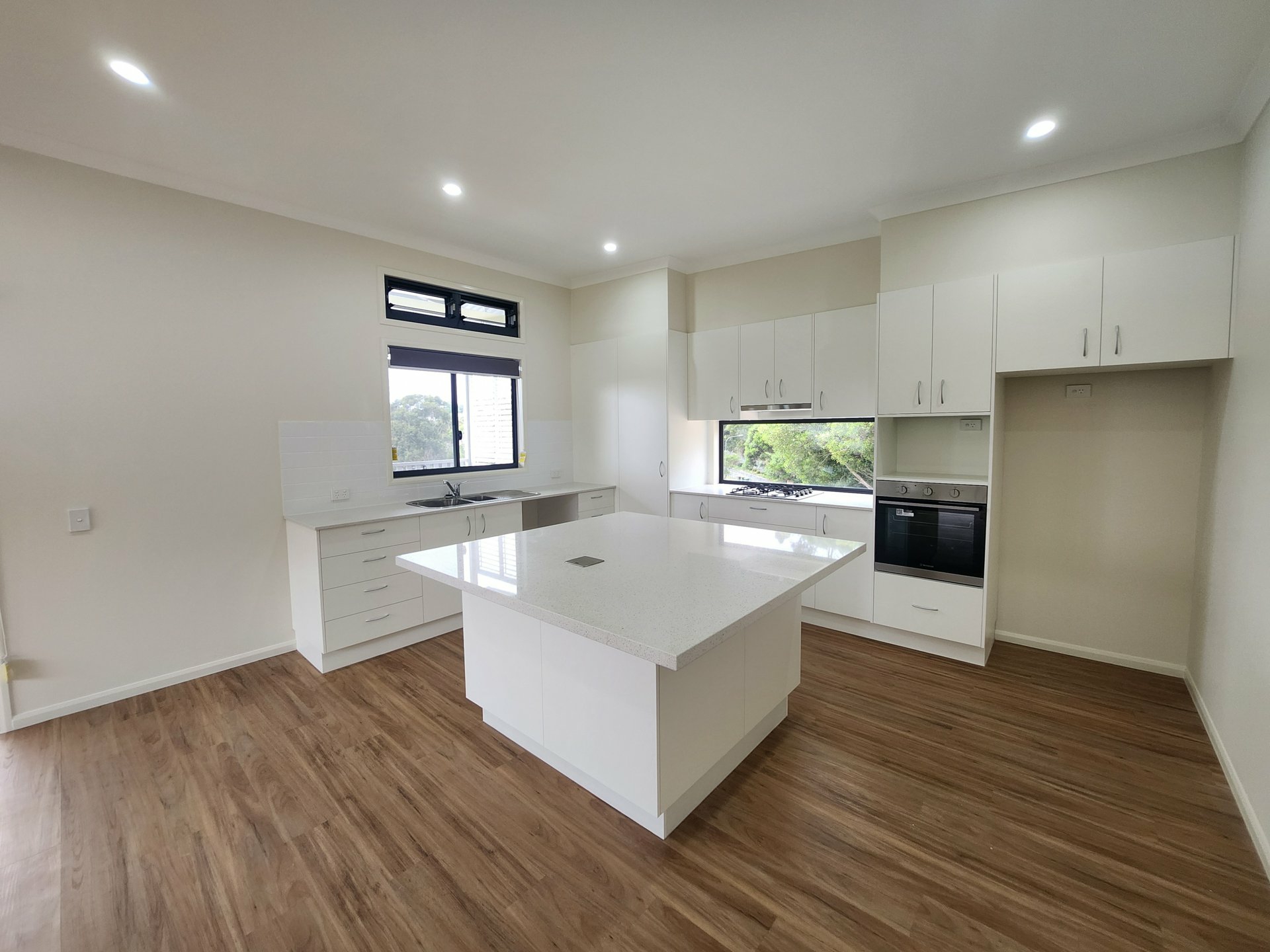 16 Barrington Crescent — photo 3 of 13