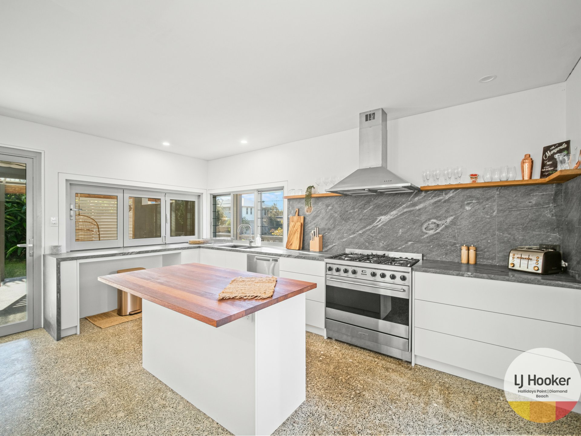 41 Emerald Drive — photo 4 of 21