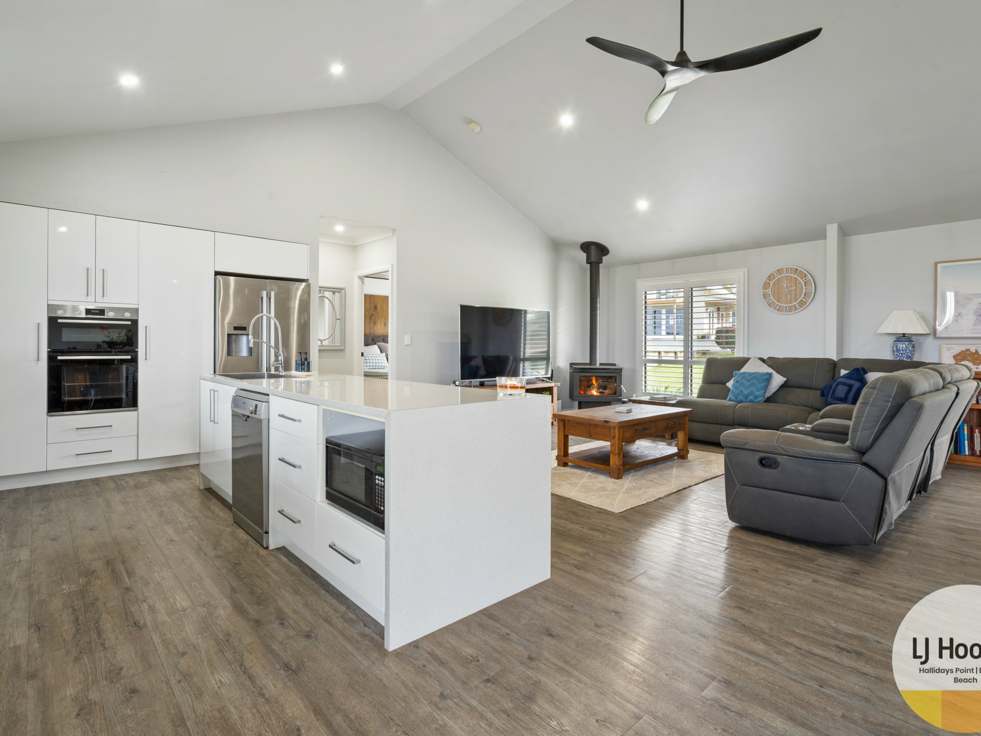 414 Tallwood Drive — photo 4 of 30