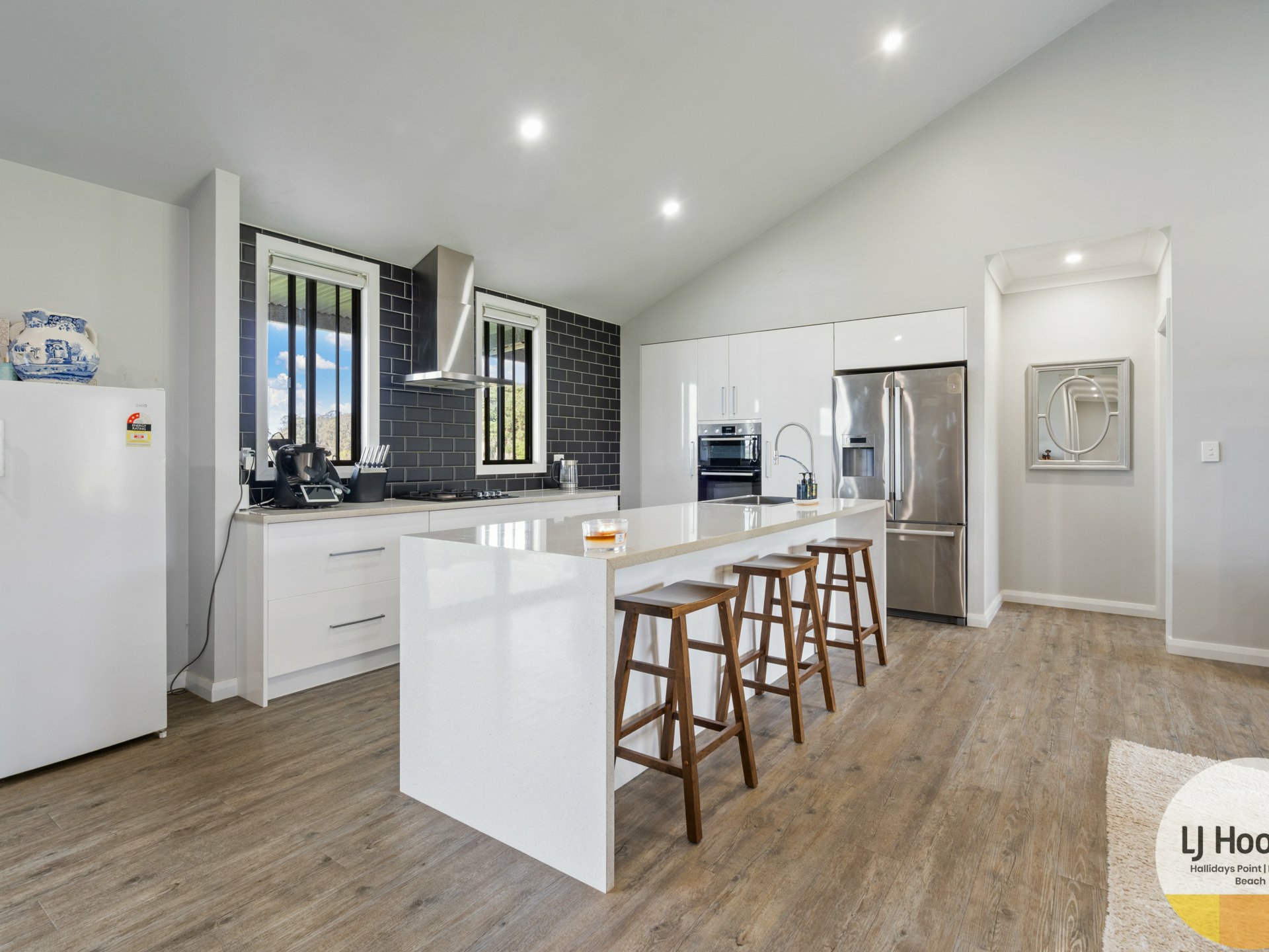 414 Tallwood Drive — photo 12 of 30