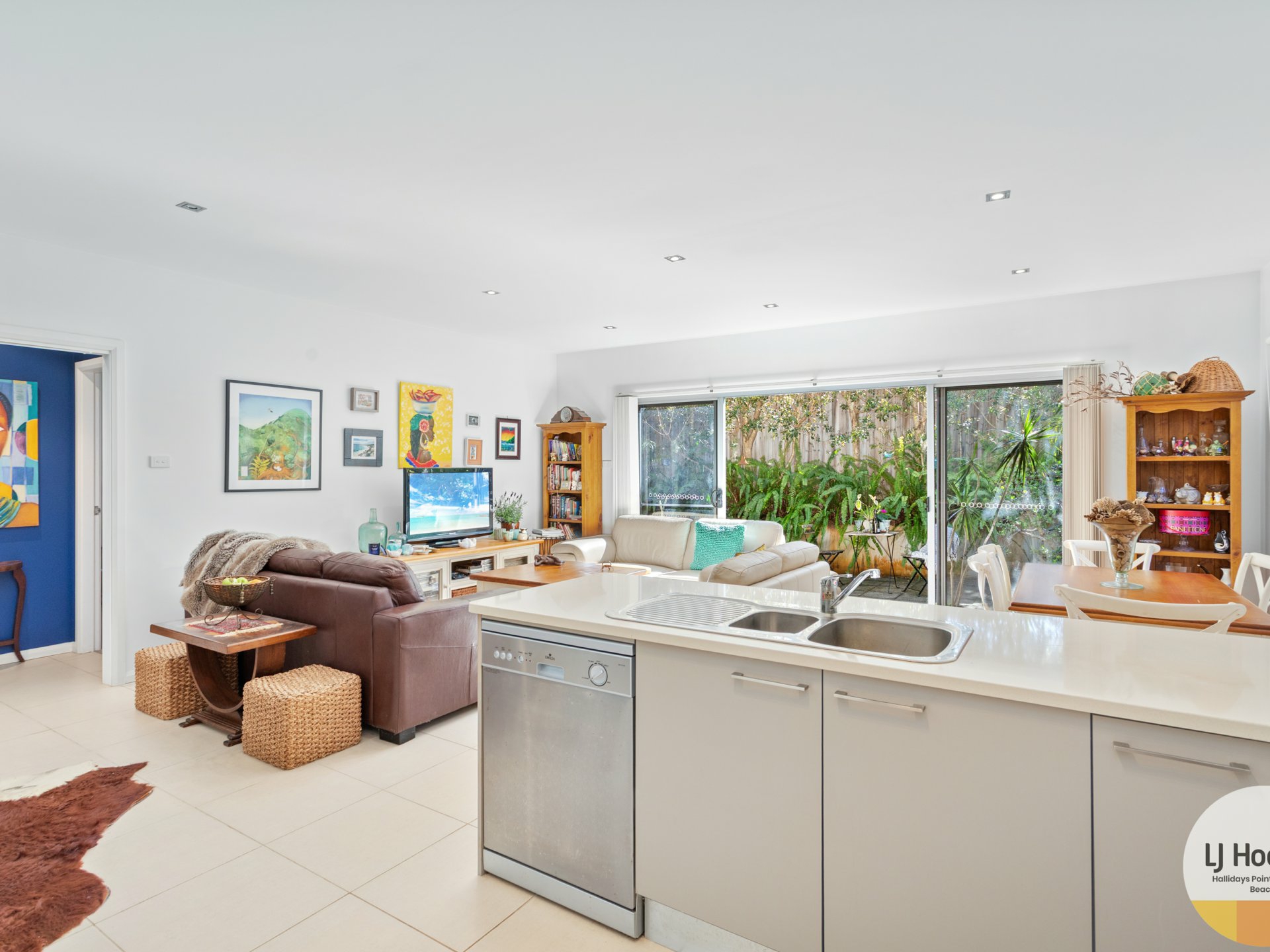 1/33-37 Emerald Drive — photo 4 of 21
