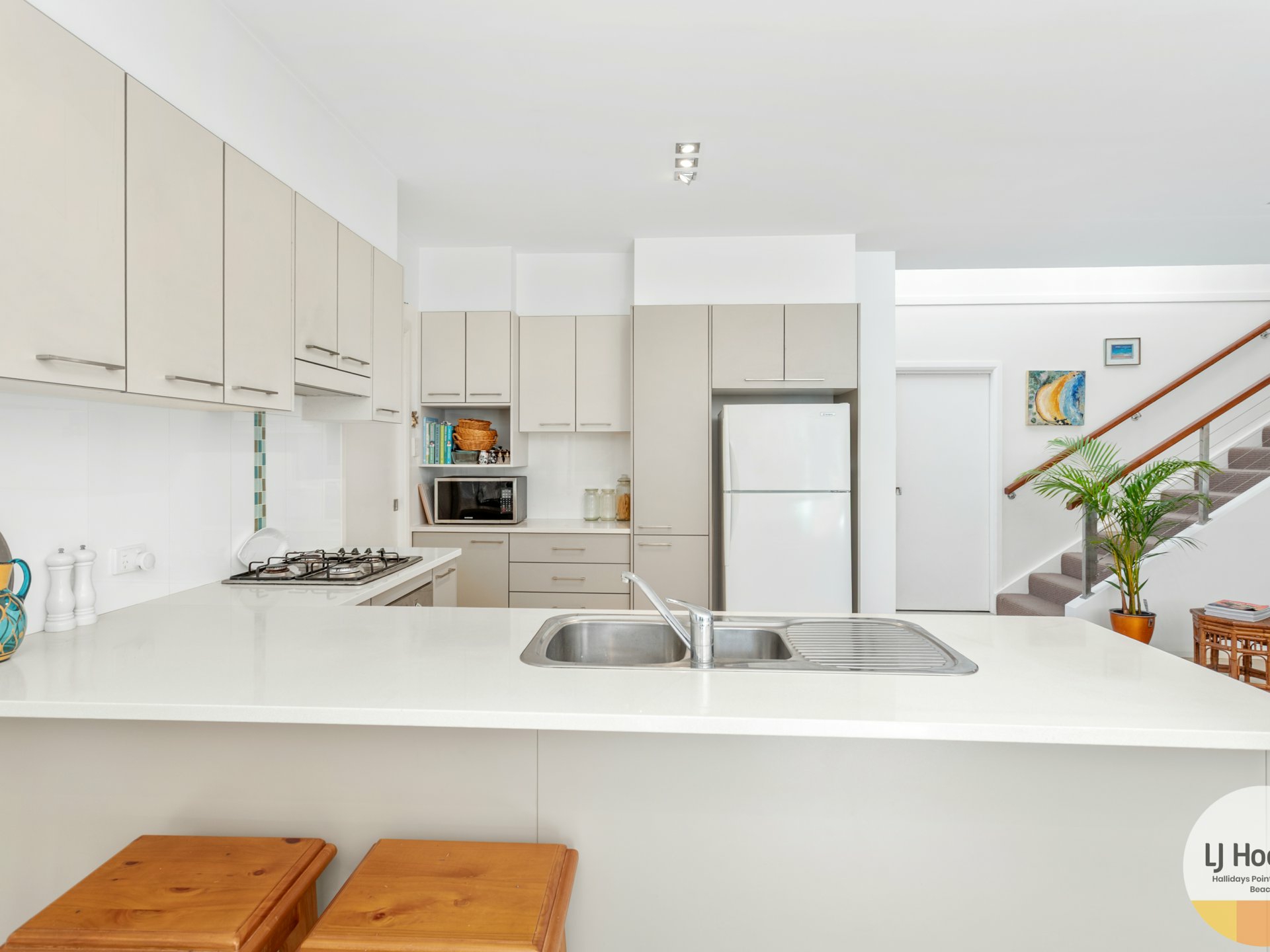 1/33-37 Emerald Drive — photo 7 of 21