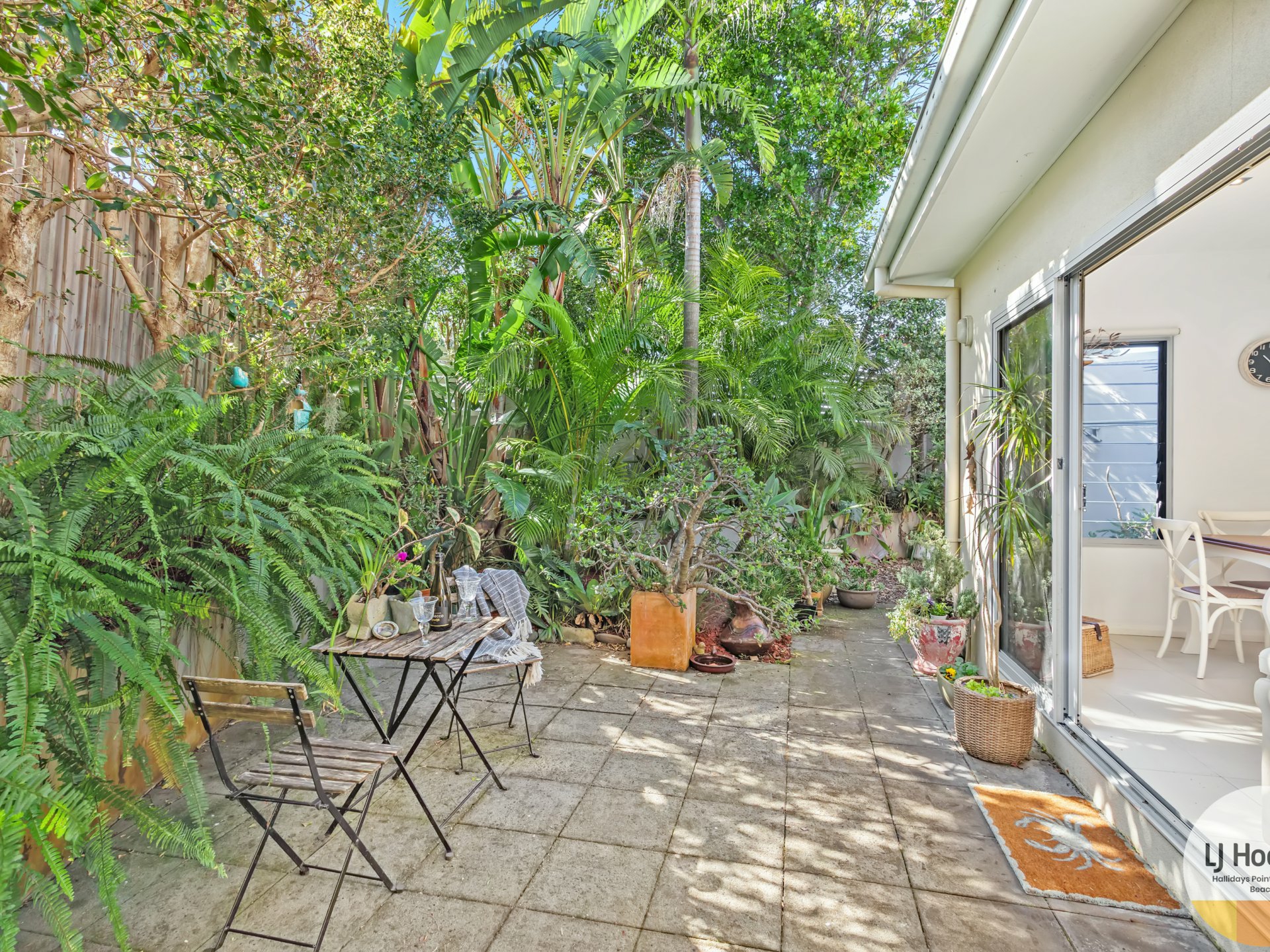 1/33-37 Emerald Drive — photo 11 of 21
