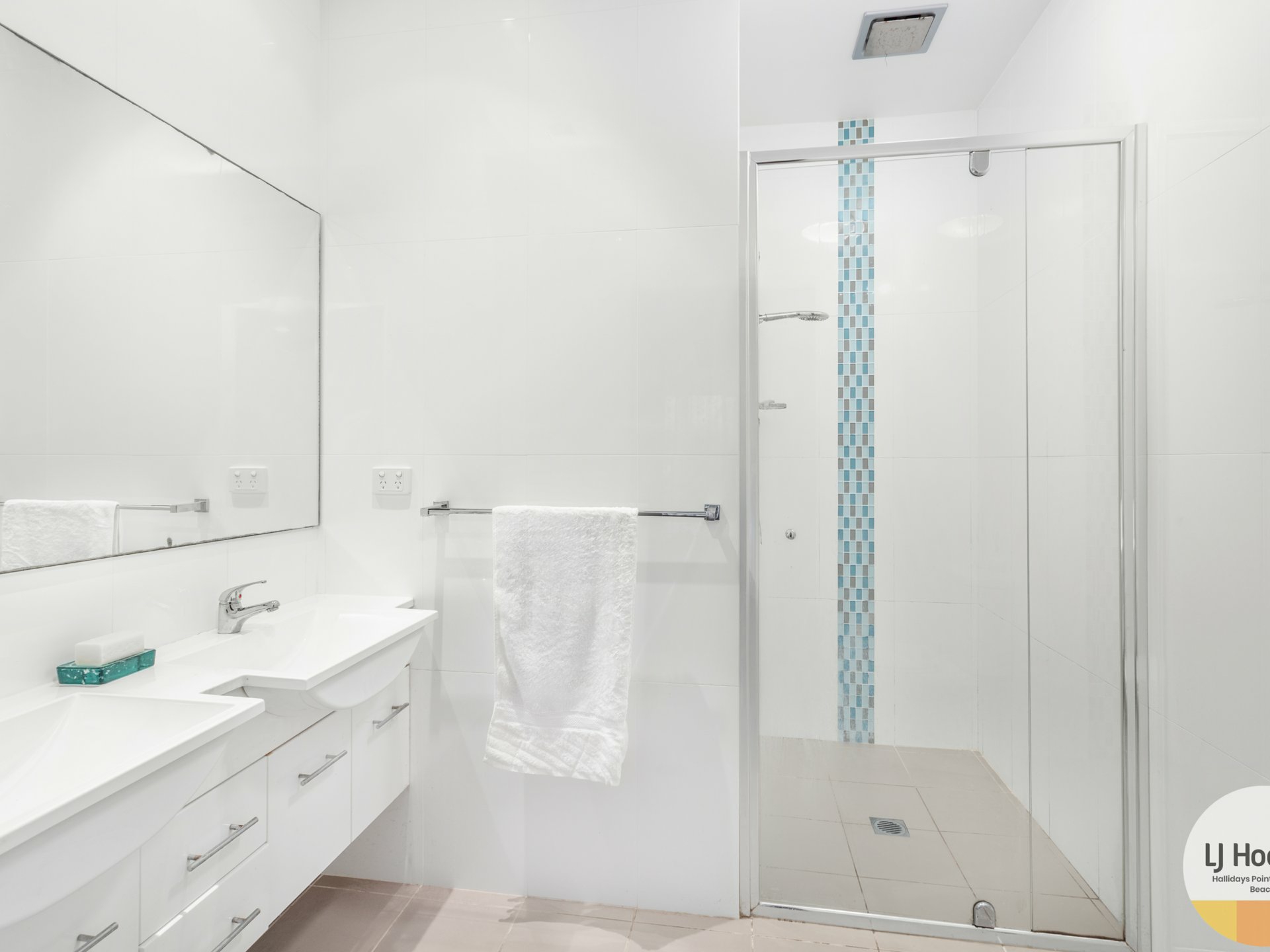 1/33-37 Emerald Drive — photo 12 of 21