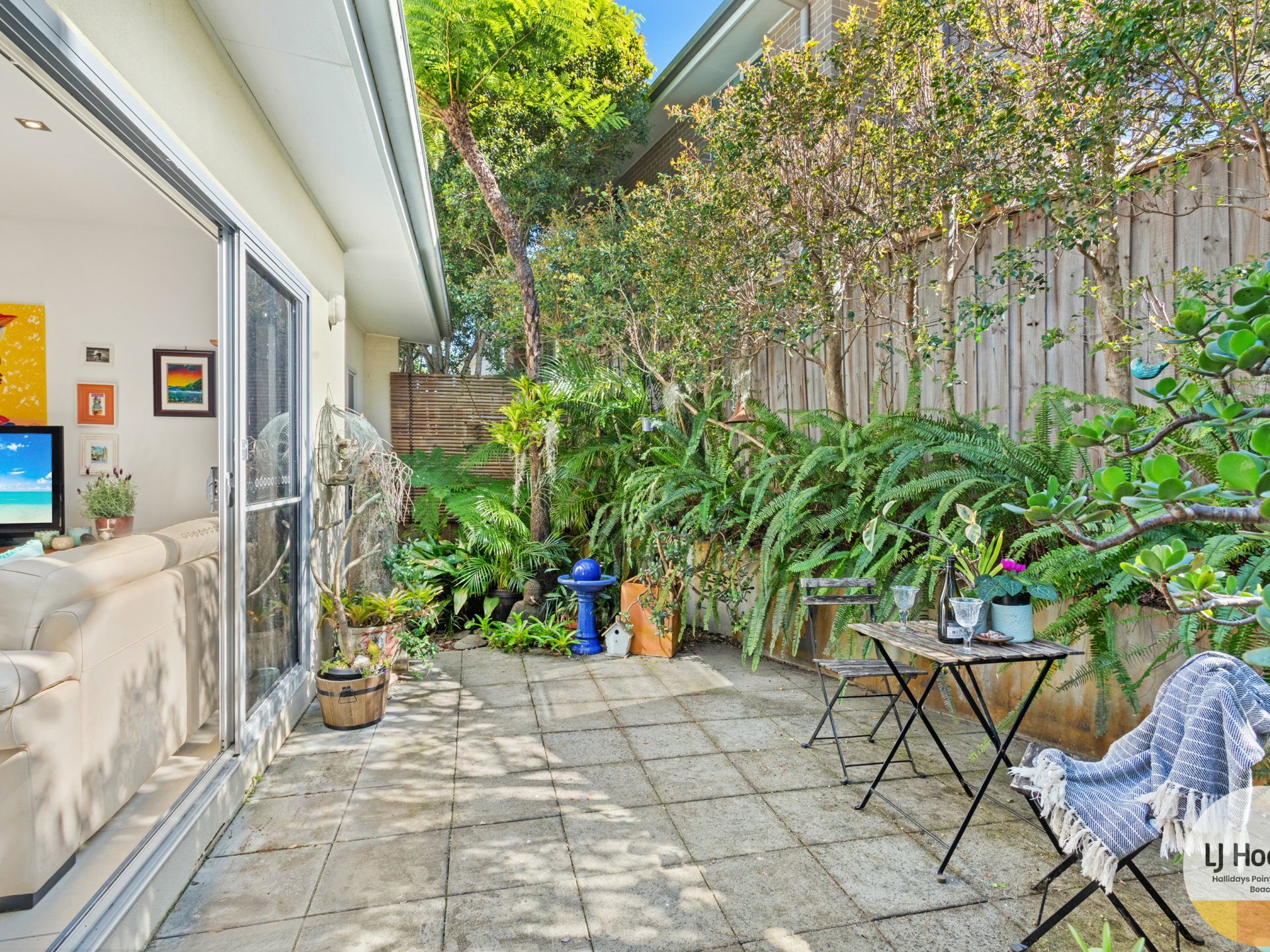 1/33-37 Emerald Drive — photo 14 of 21