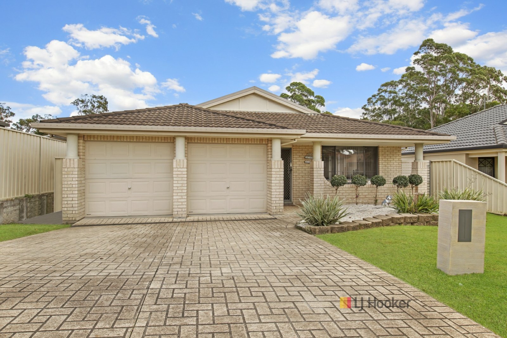 2 Bancroft Close Blue Haven NSW