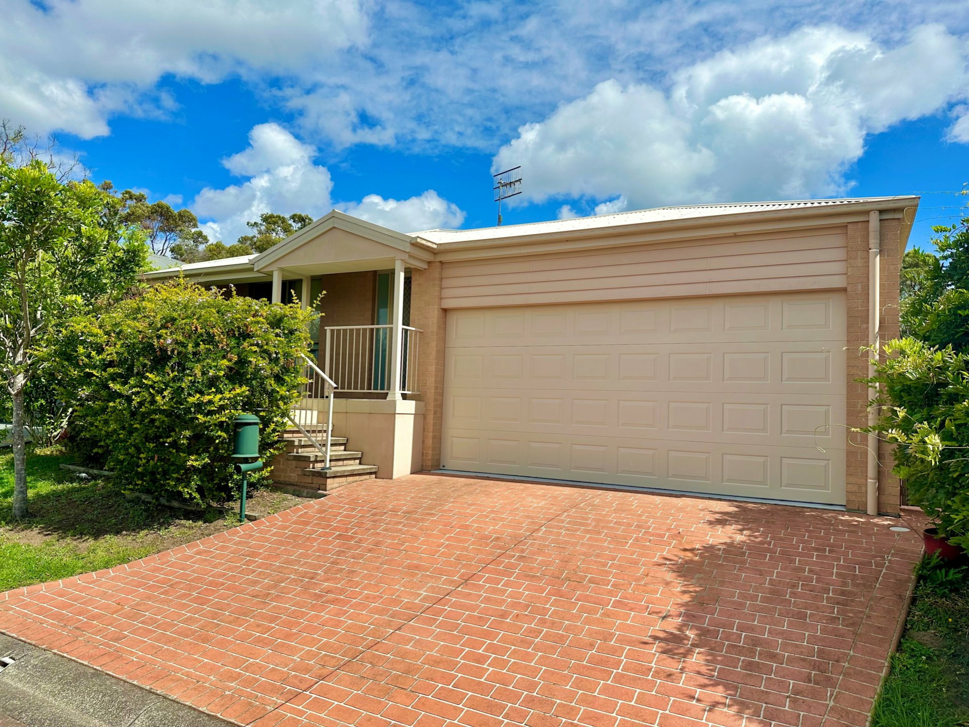 16 Roanoke Drive, LAKE MUNMORAH