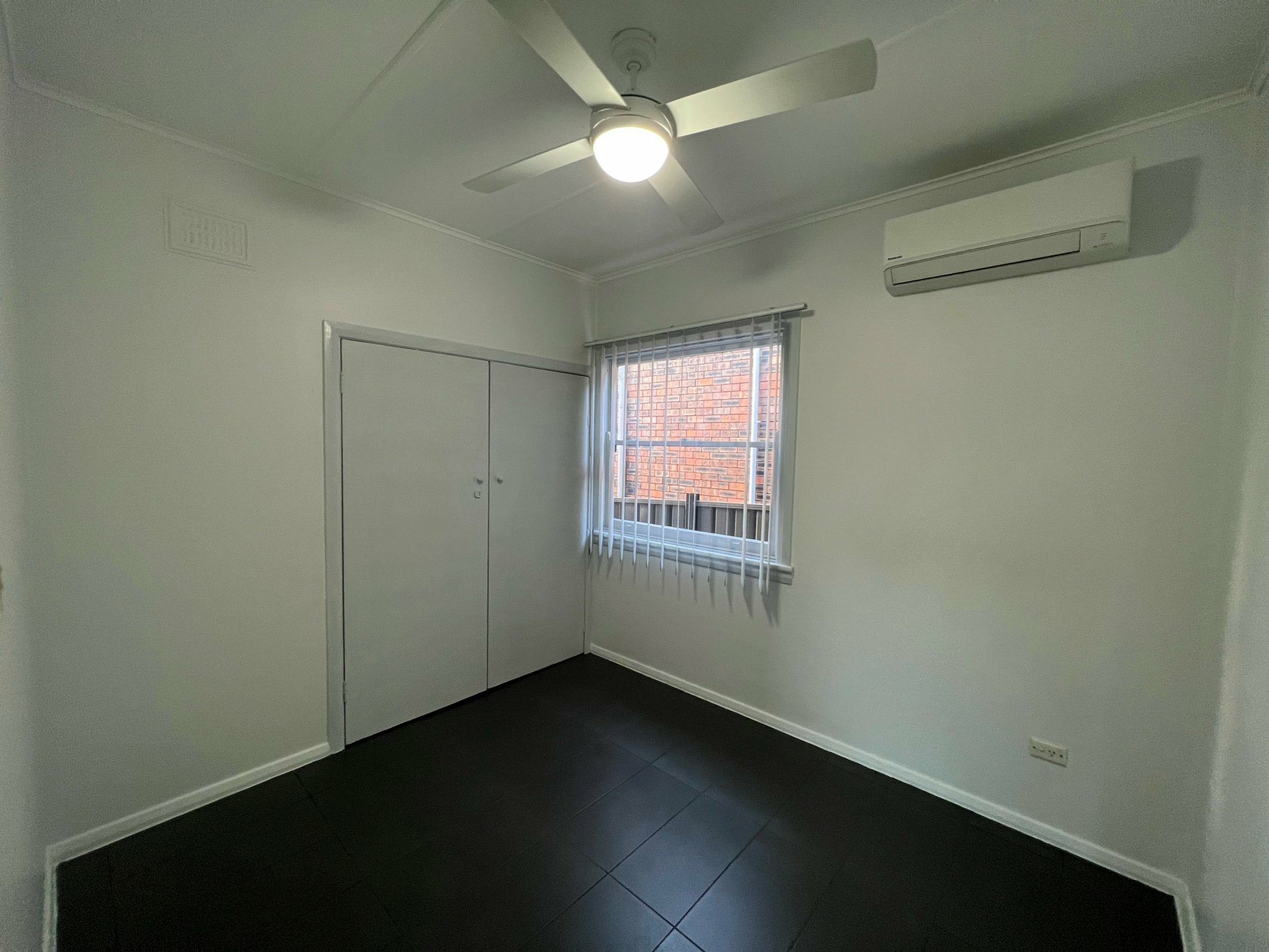 1/12 Hartog Avenue, LAKE MUNMORAH