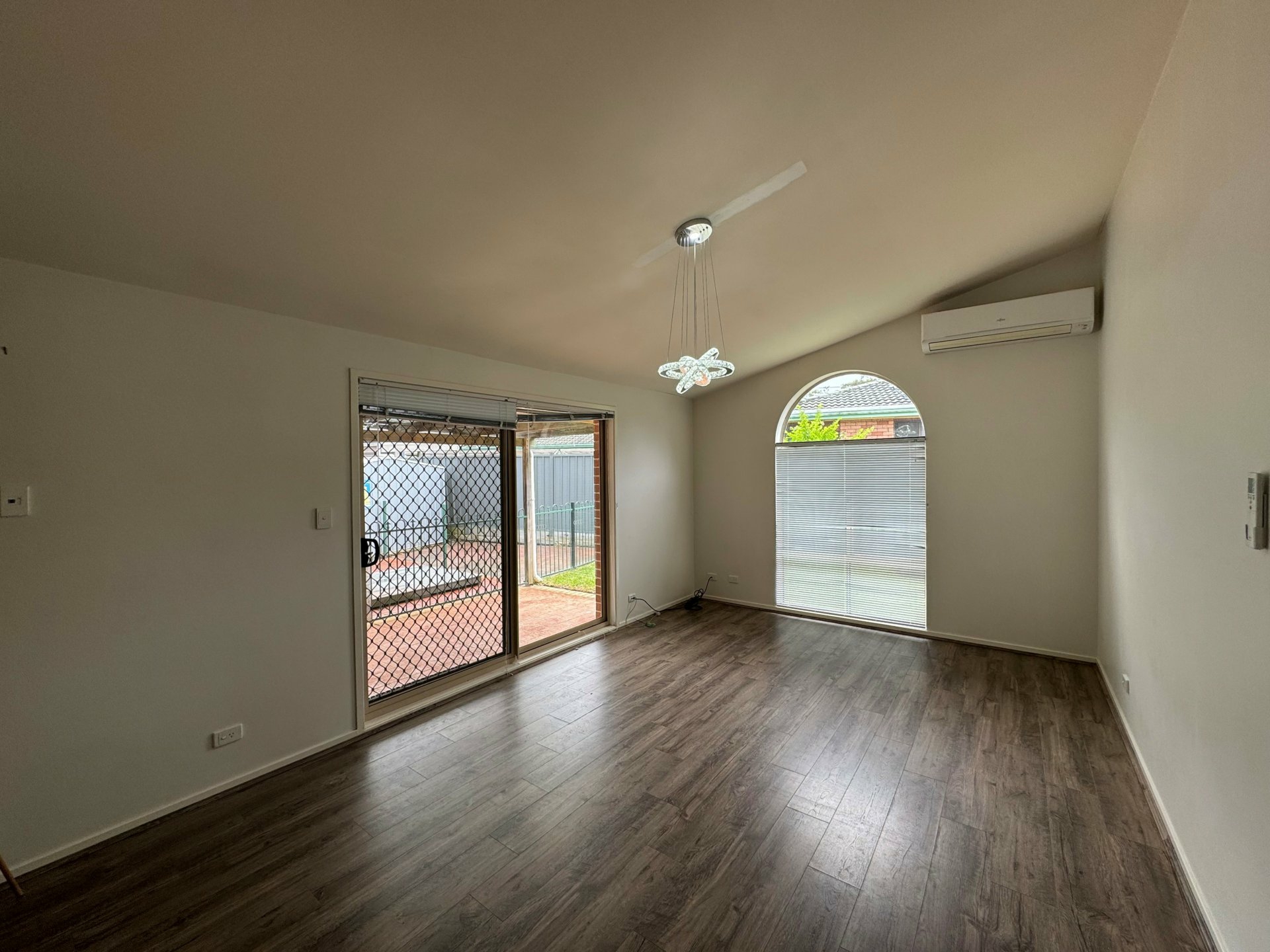 8 Rodney Close, LAKE MUNMORAH