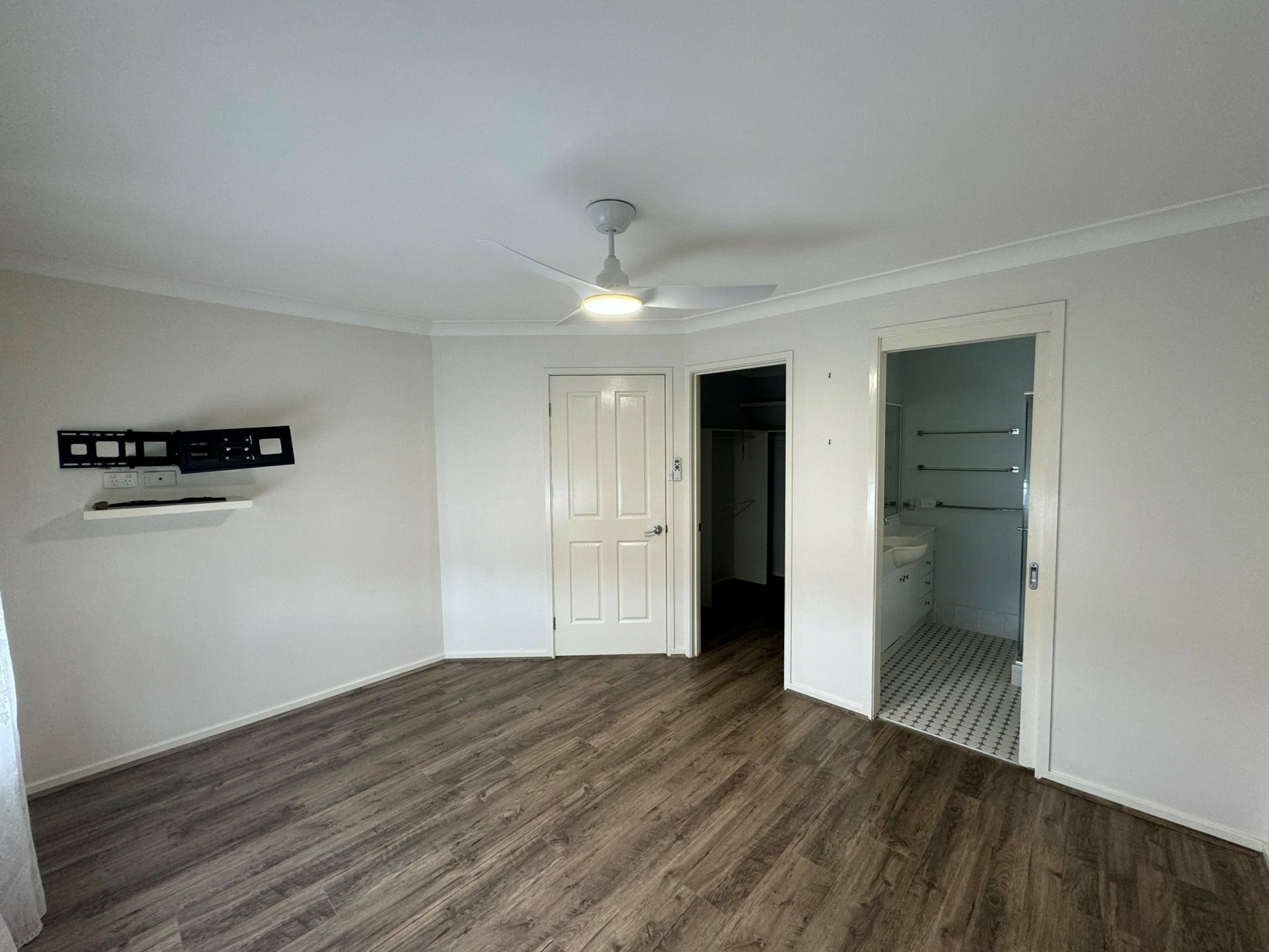 8 Rodney Close, LAKE MUNMORAH