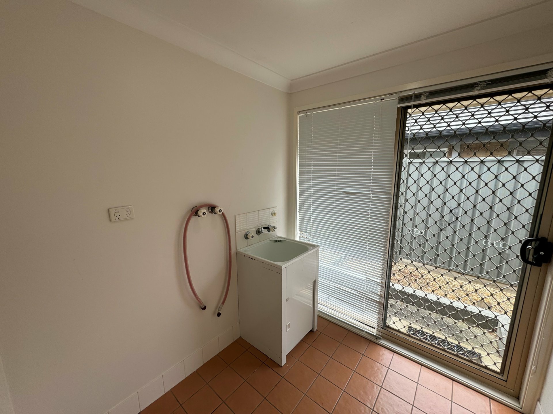 8 Rodney Close, LAKE MUNMORAH