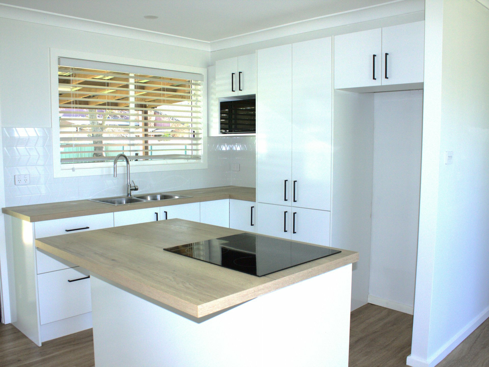 132 Delia Avenue, HALEKULANI