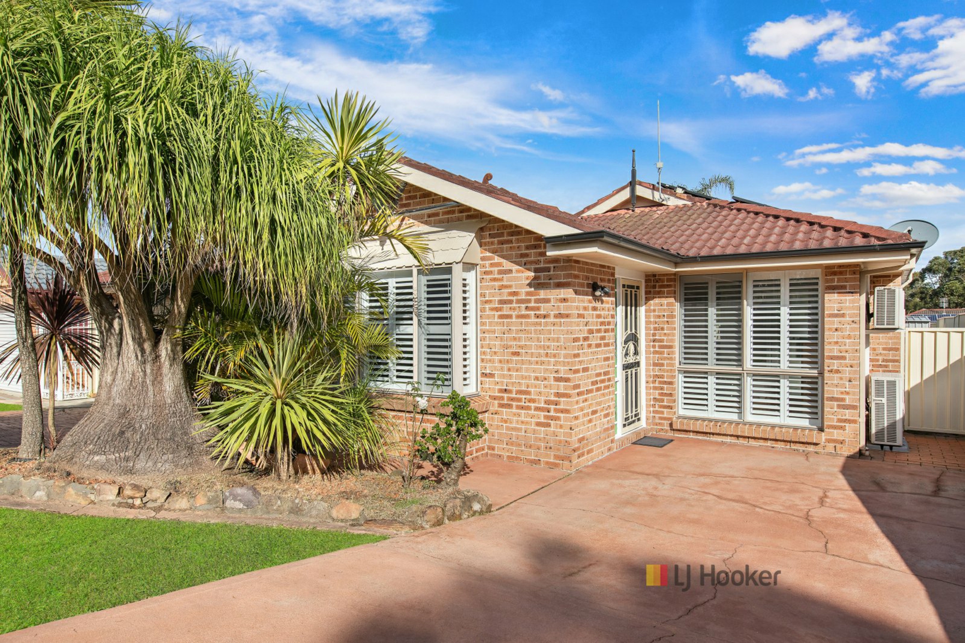 49 Hamlyn Road — photo 3 of 18