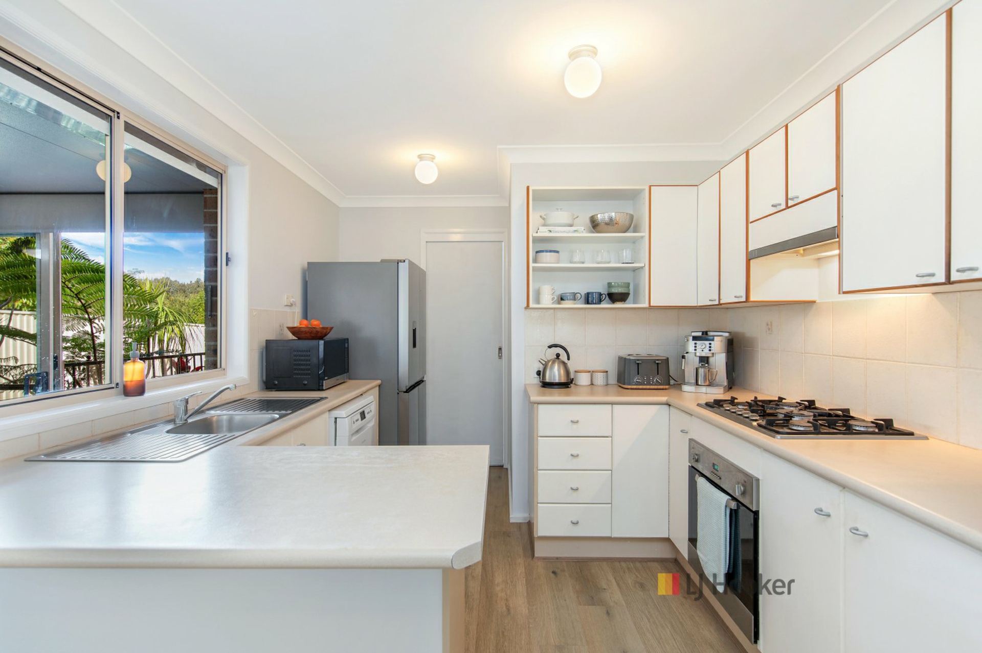 49 Hamlyn Road — photo 8 of 18