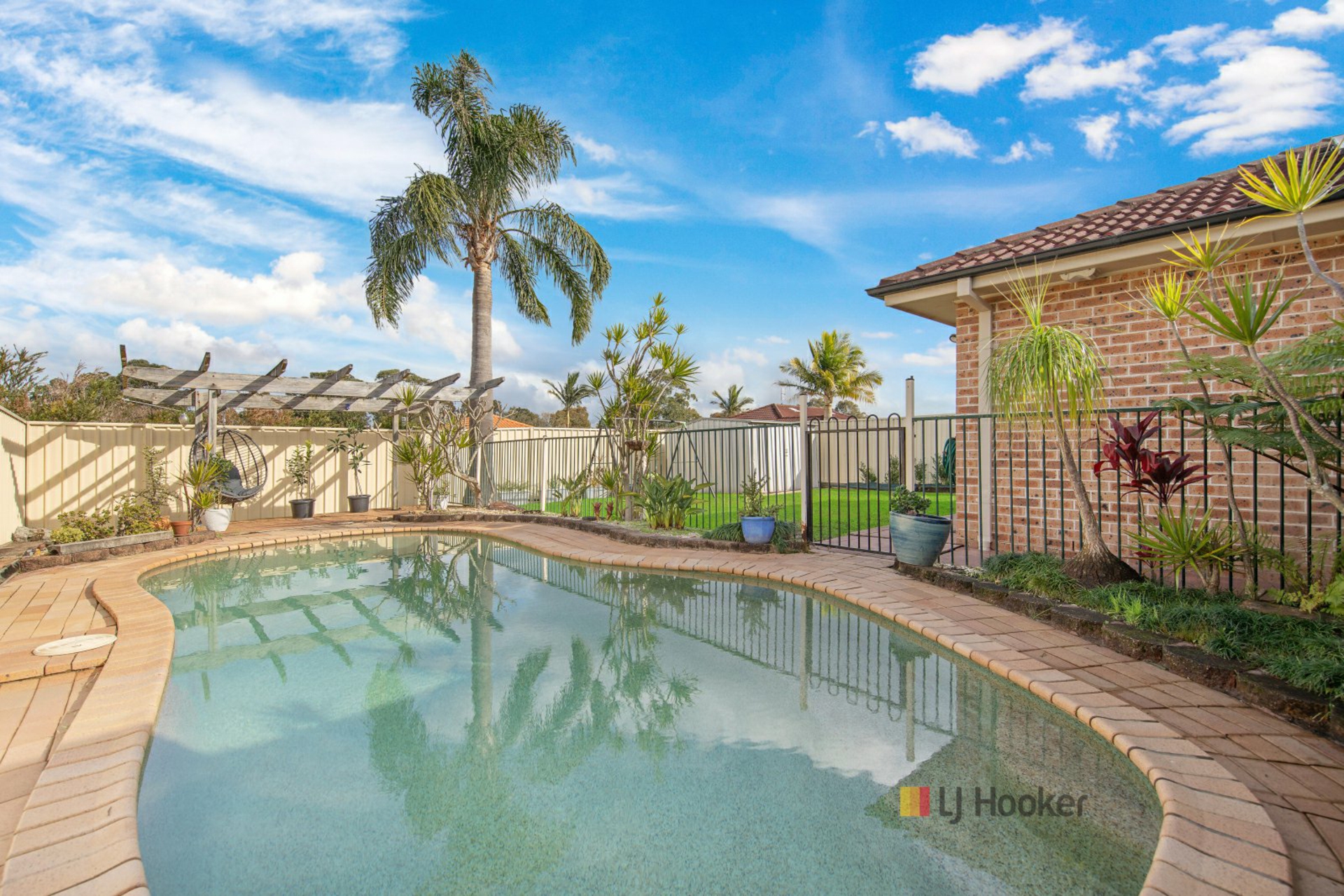 49 Hamlyn Road — photo 14 of 18