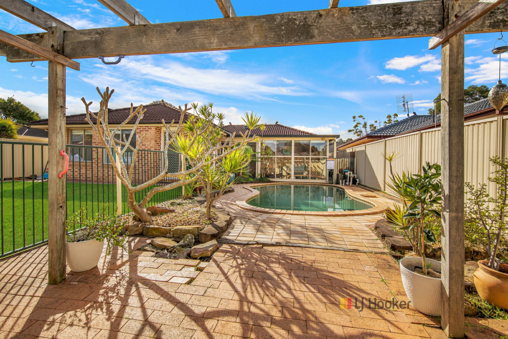 49 Hamlyn Road — photo 17 of 18