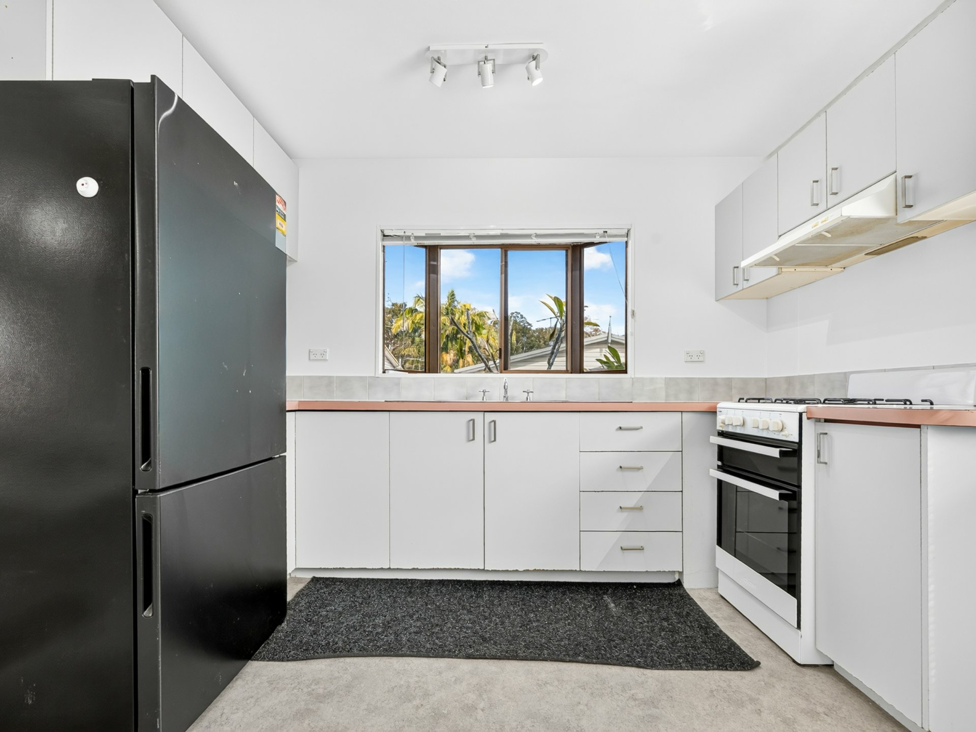 102/2 Macleay Drive — photo 3 of 10