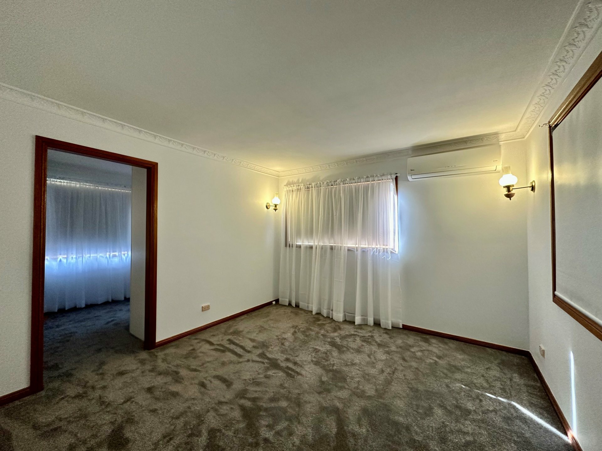 6 West Kahala Avenue — photo 4 of 8