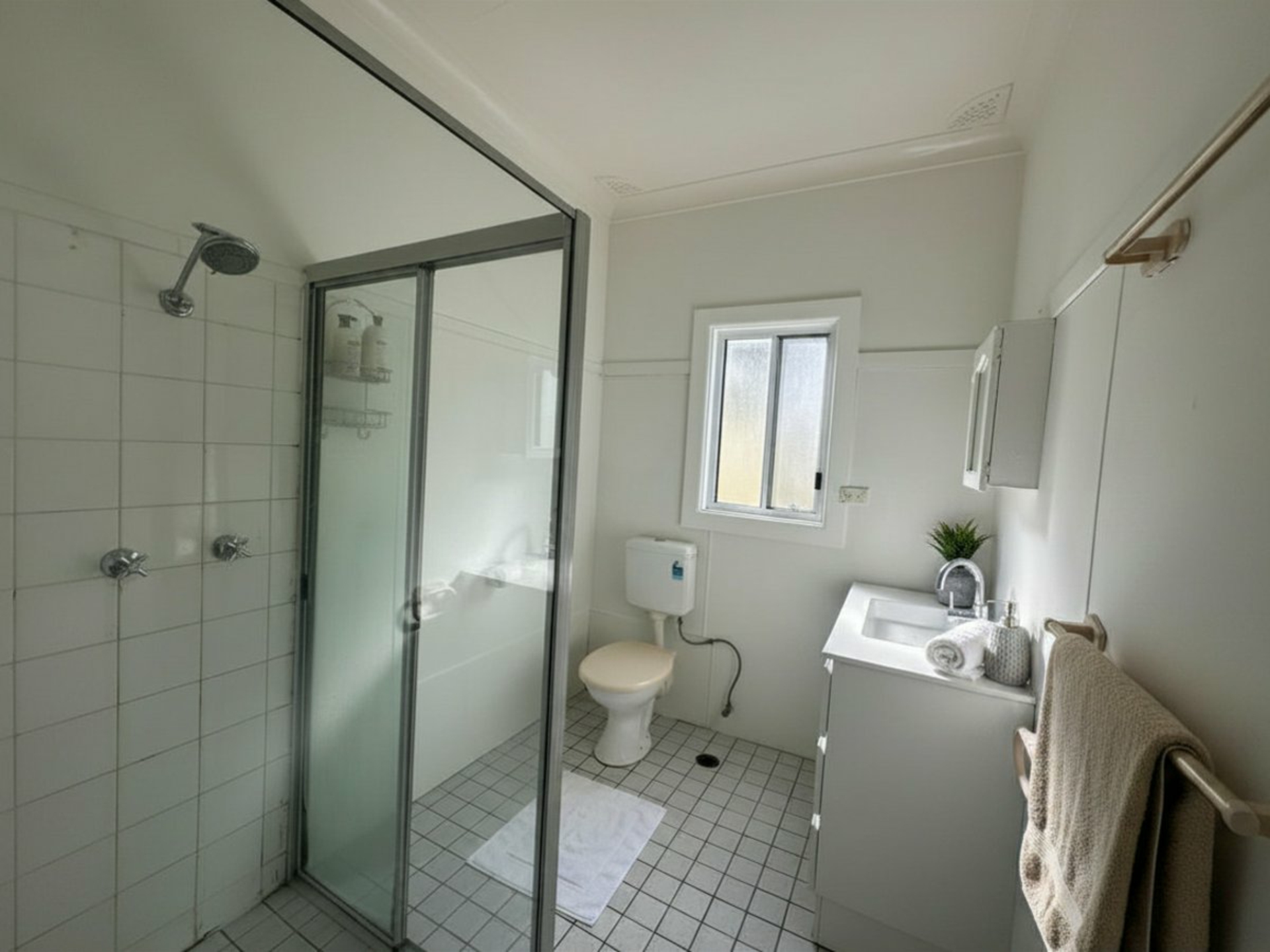 80 Woolana Avenue — photo 4 of 5