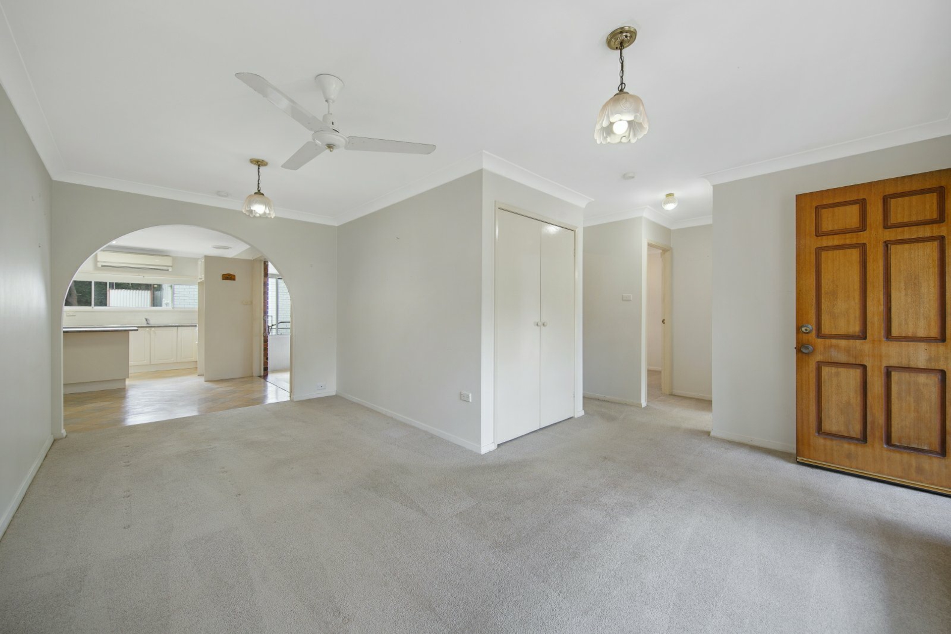 1/5 Kiora Close — photo 3 of 8