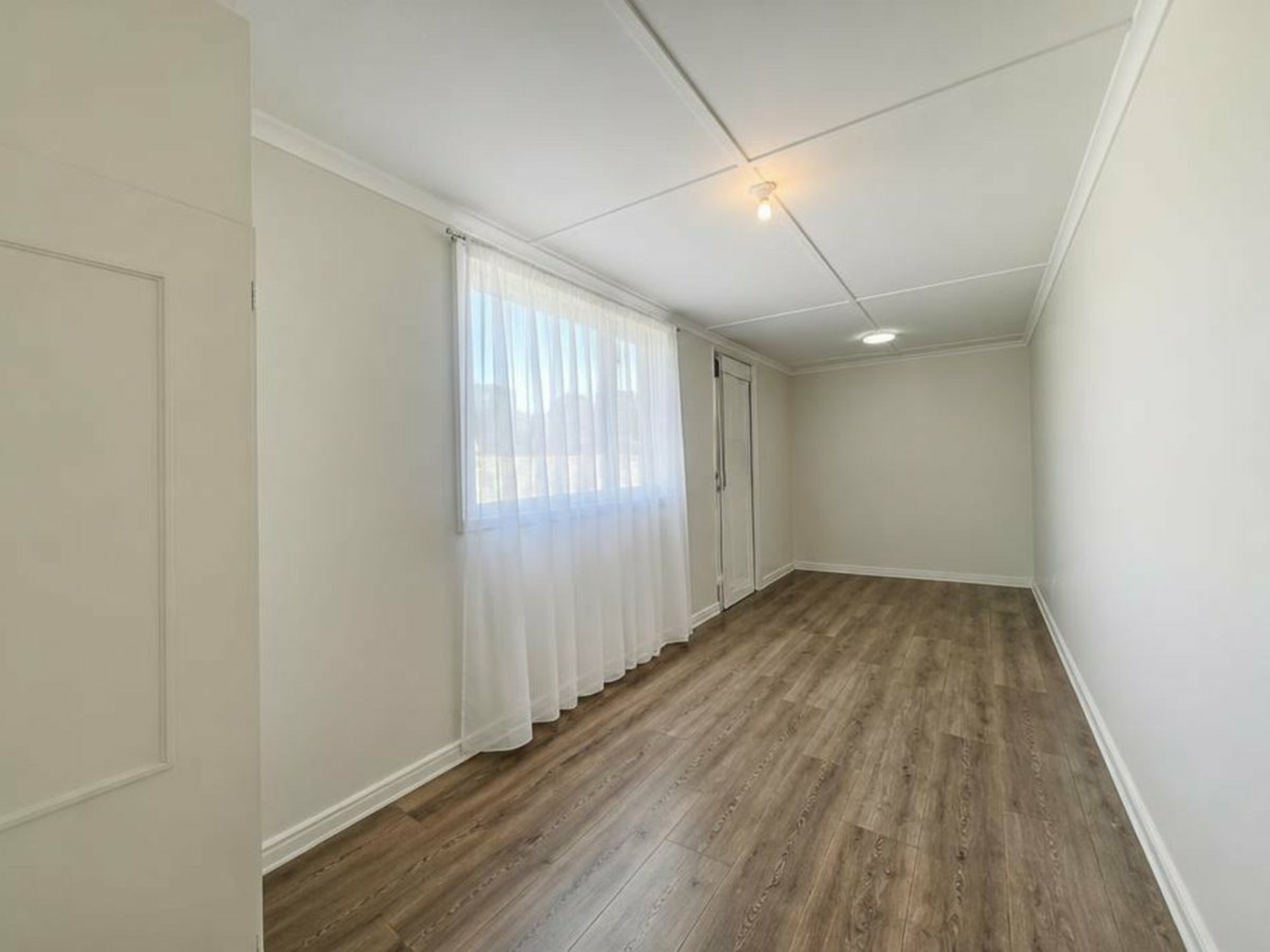 10 Delia Avenue — photo 6 of 6