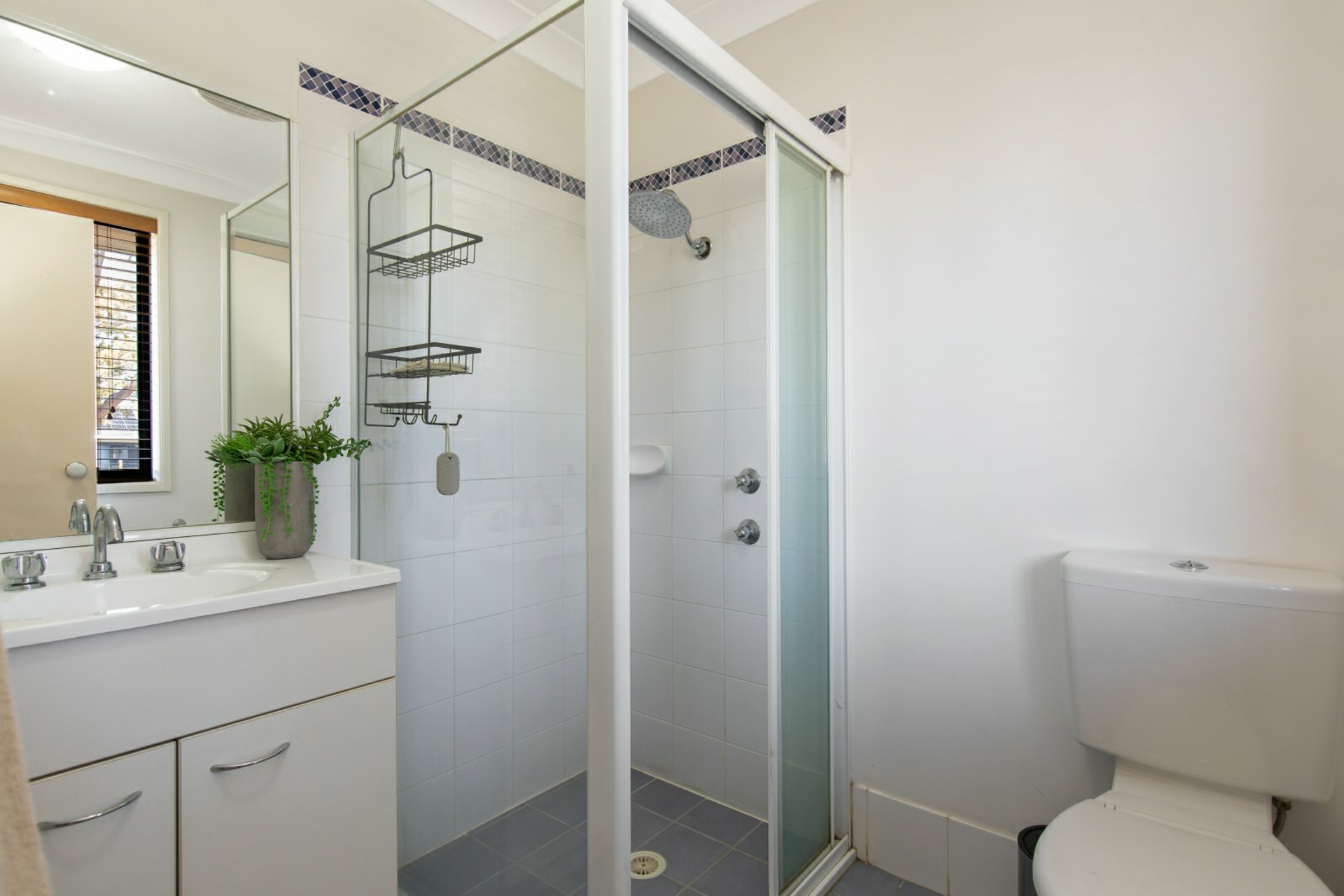 16a Barclay Avenue — photo 9 of 13