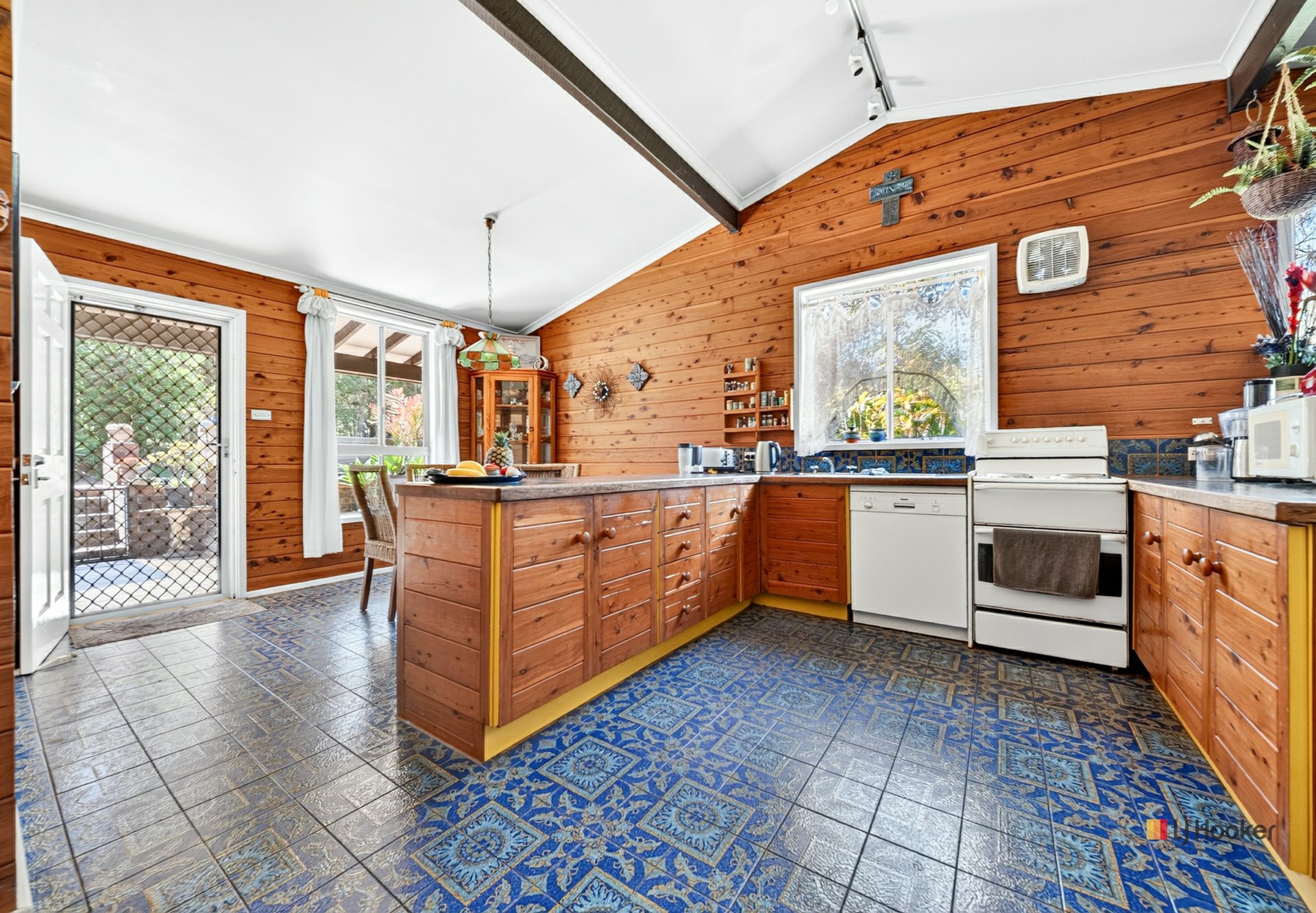 85 Bruce Crescent — photo 7 of 24