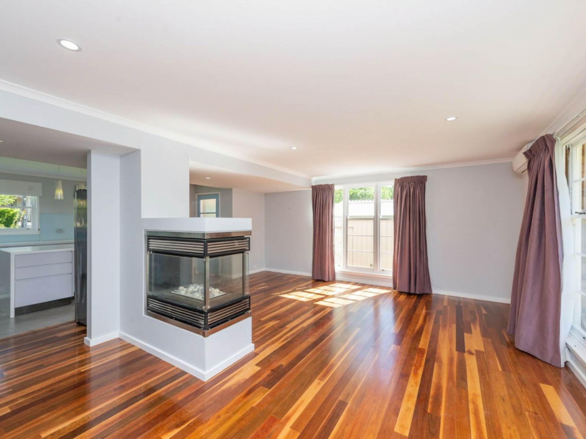 2 Carrington Street, DEAKIN