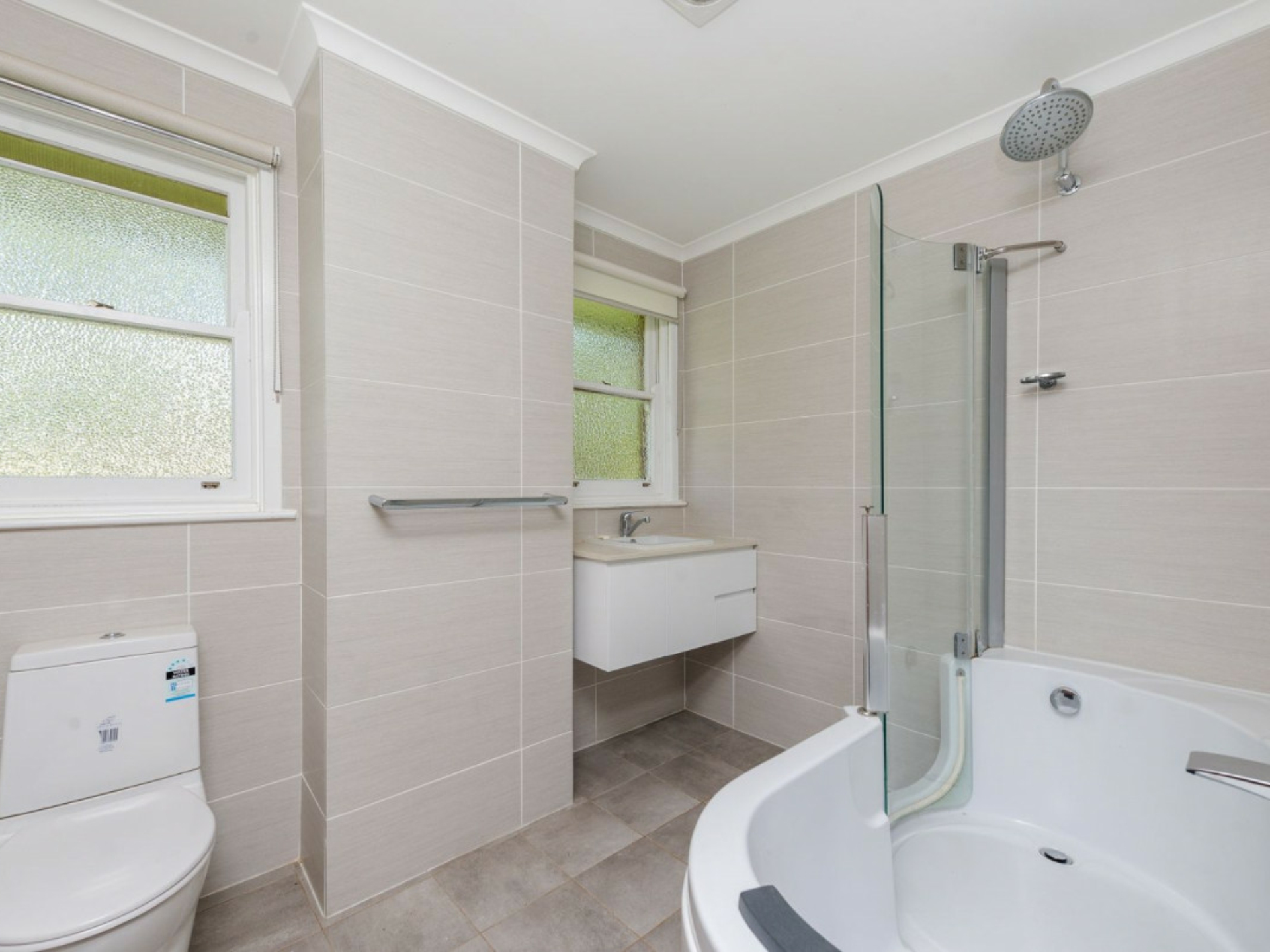 2 Carrington Street, DEAKIN