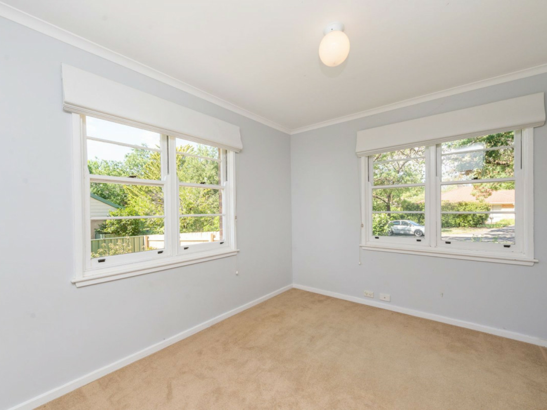 2 Carrington Street, DEAKIN