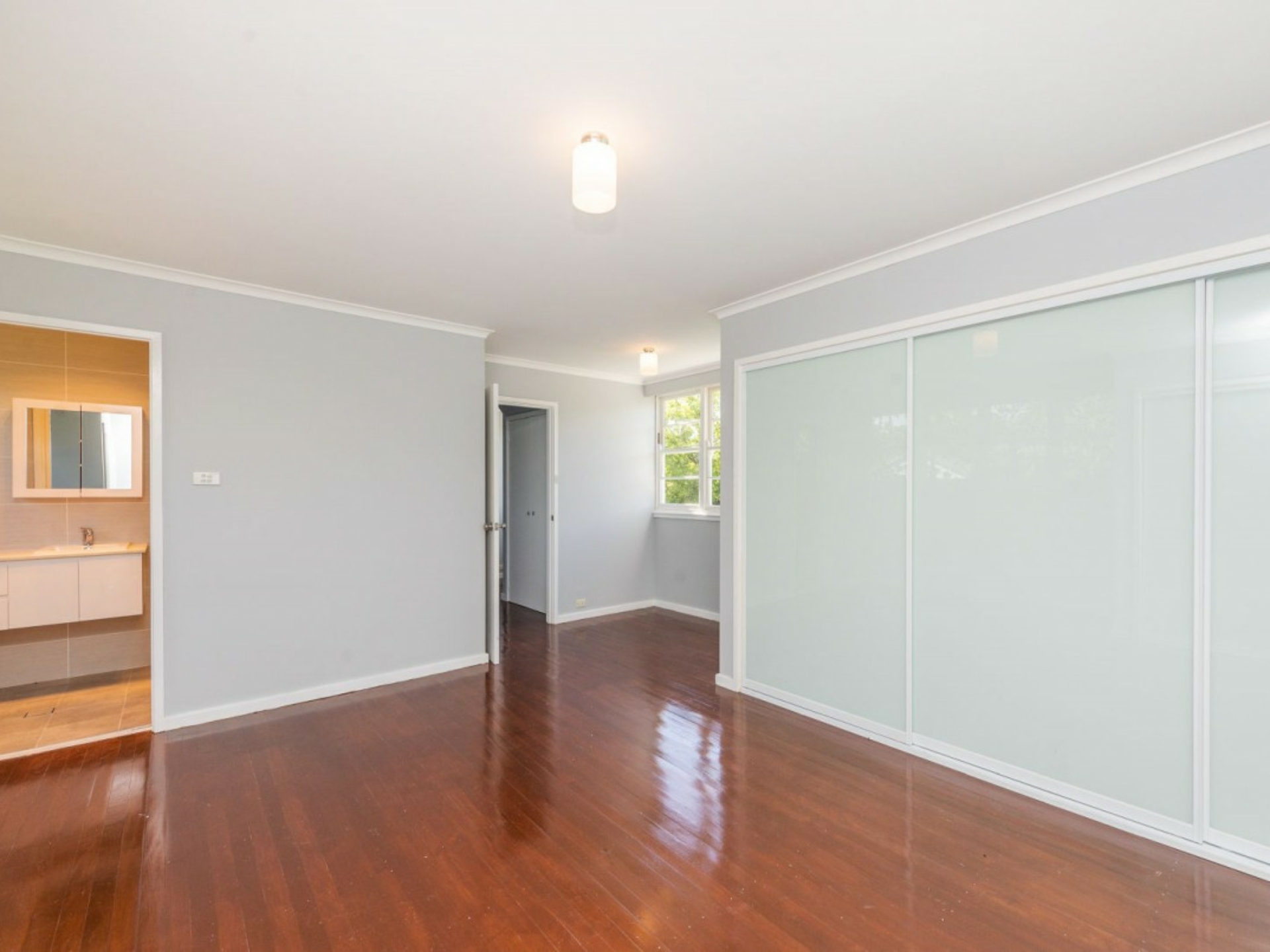 2 Carrington Street, DEAKIN