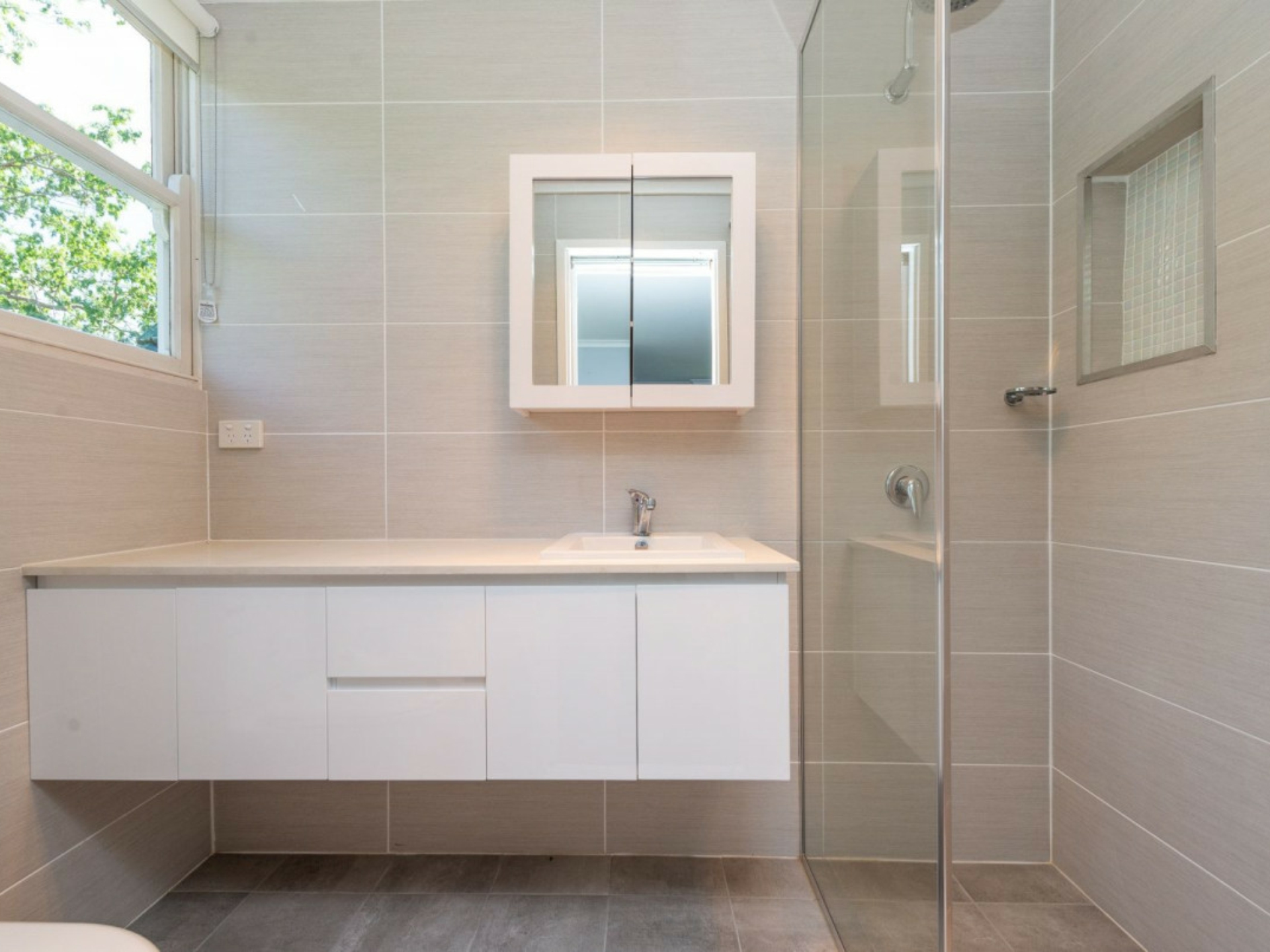 2 Carrington Street, DEAKIN
