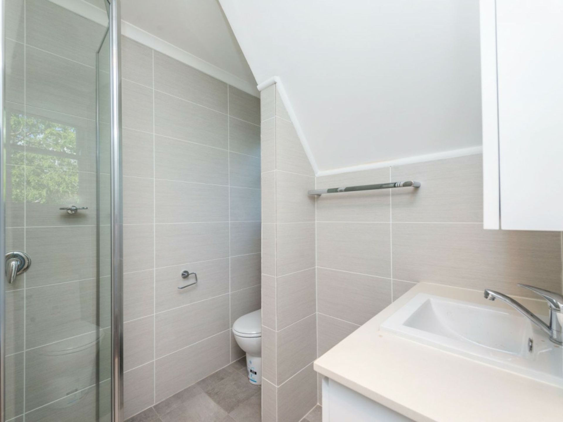 2 Carrington Street, DEAKIN