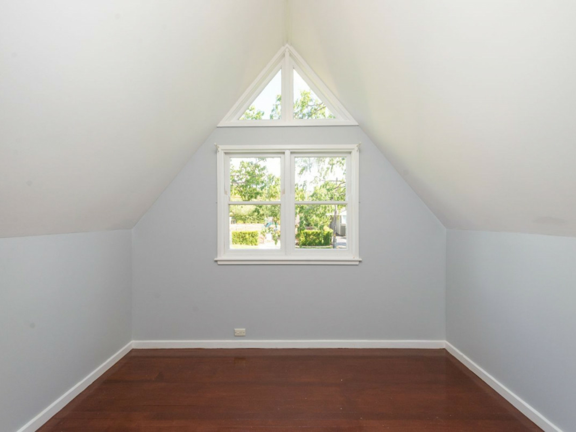 2 Carrington Street, DEAKIN
