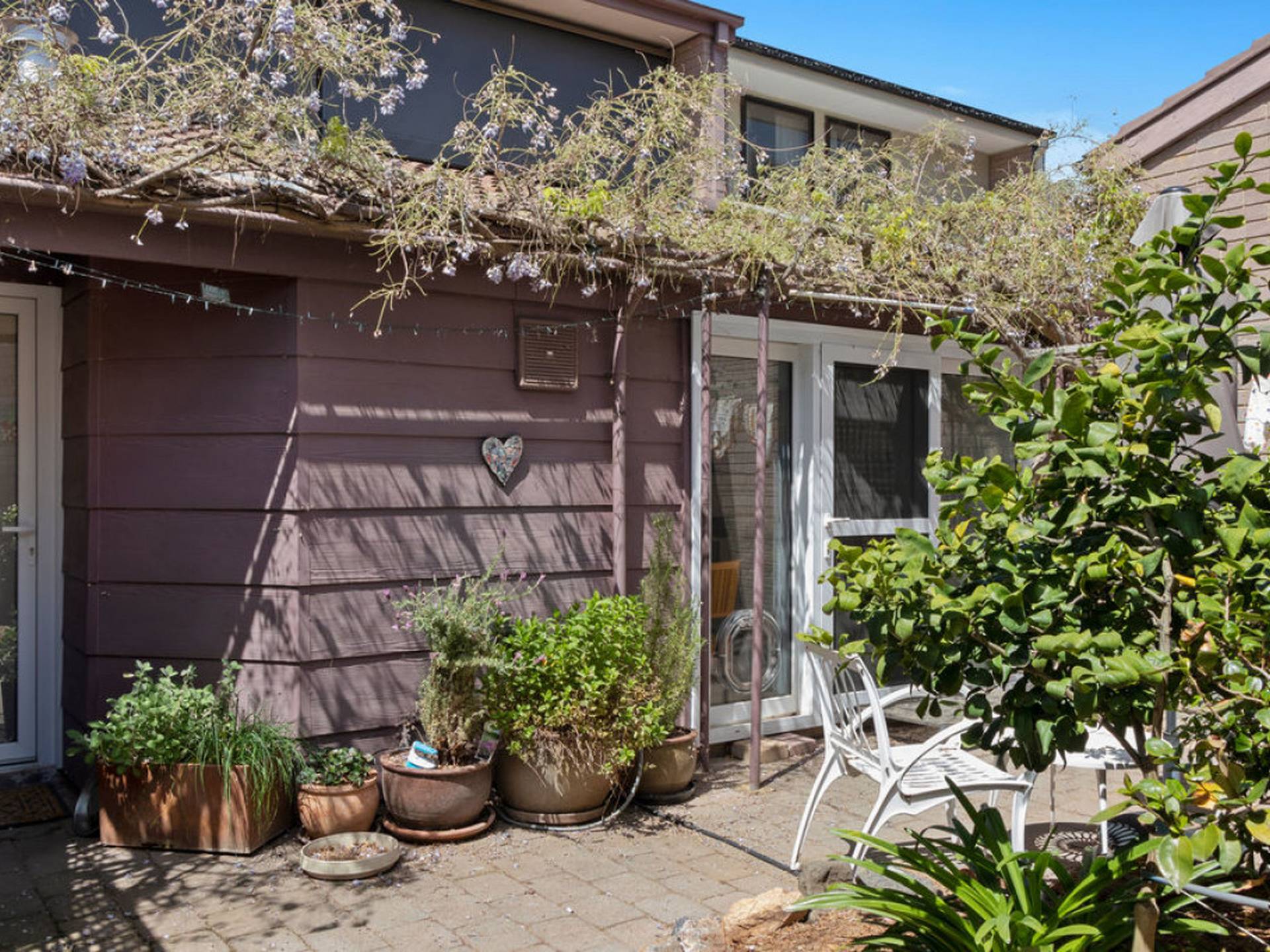 7 English Court, SWINGER HILL
