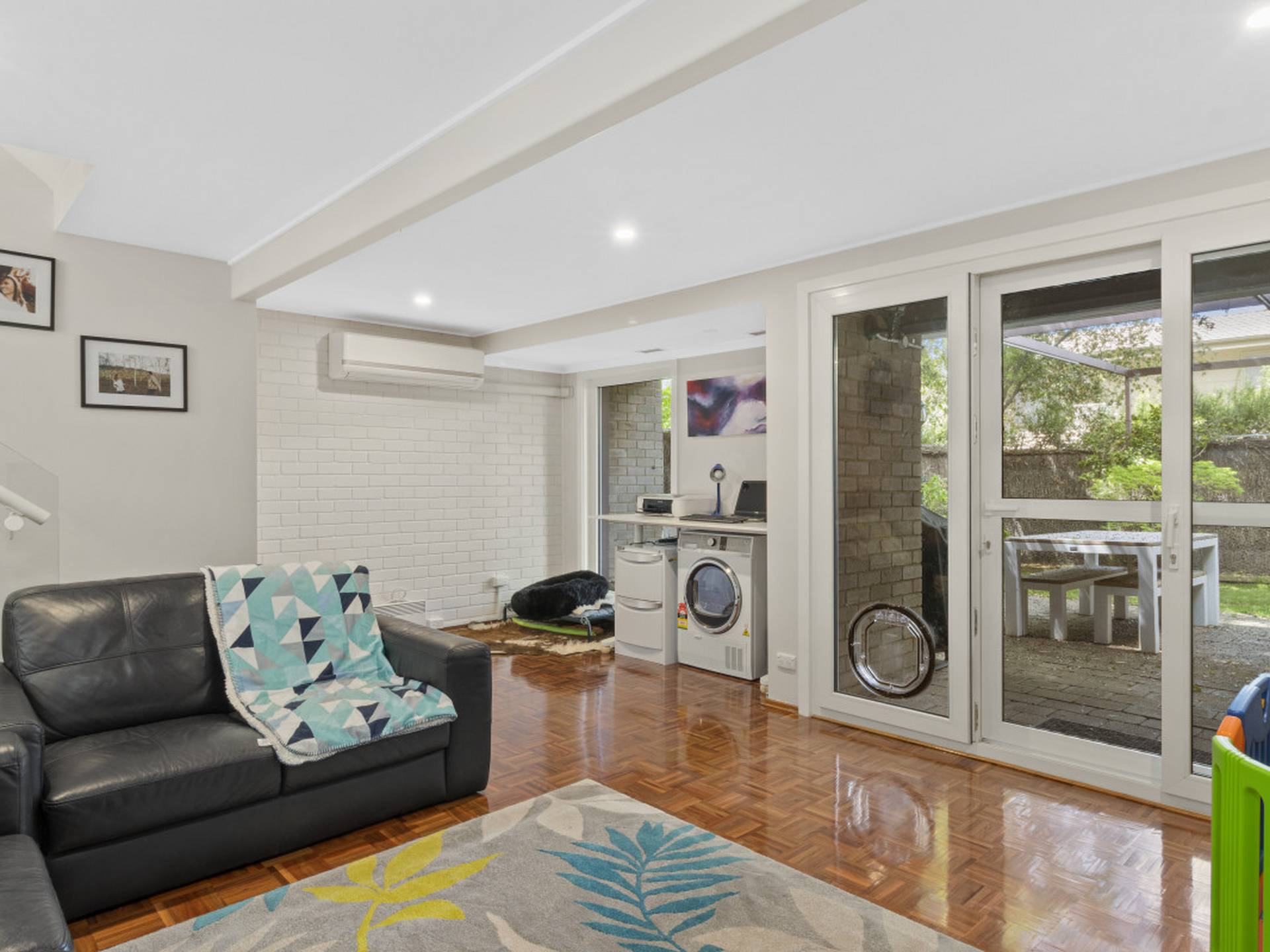 7 English Court, SWINGER HILL