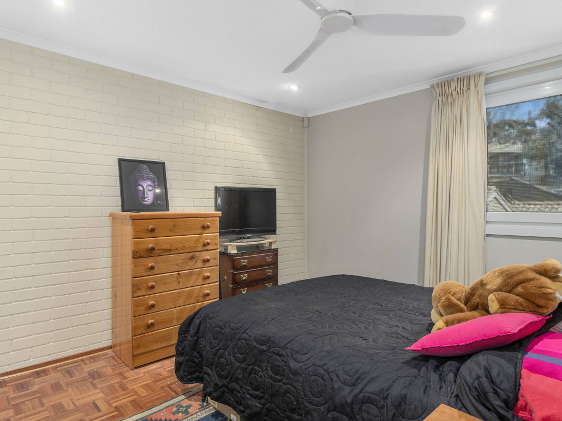 7 English Court, SWINGER HILL