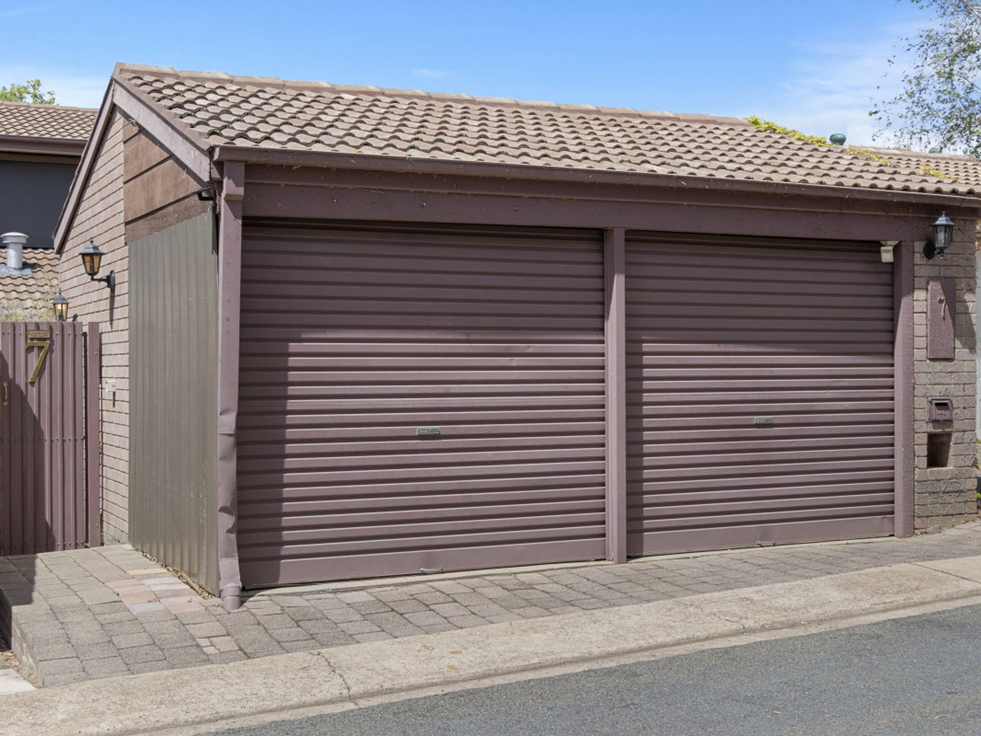 7 English Court, SWINGER HILL