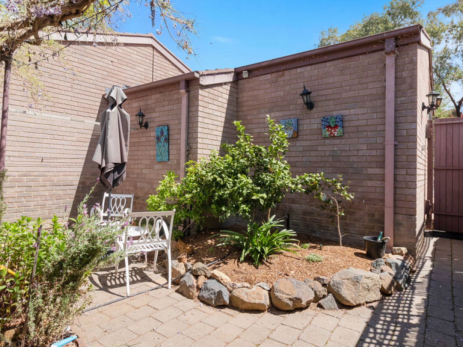7 English Court, SWINGER HILL