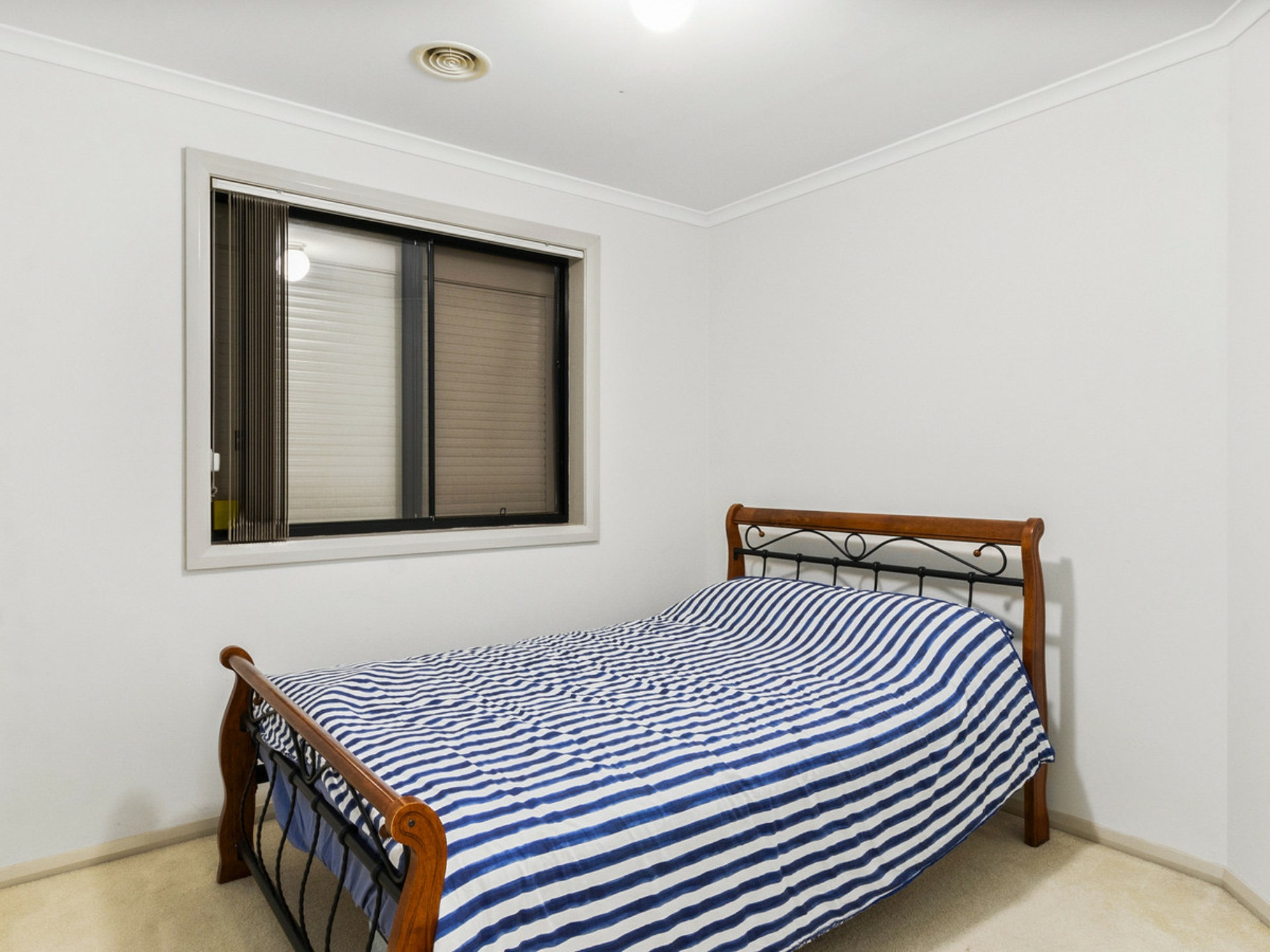 4 Stump Jump Crescent, DUNLOP