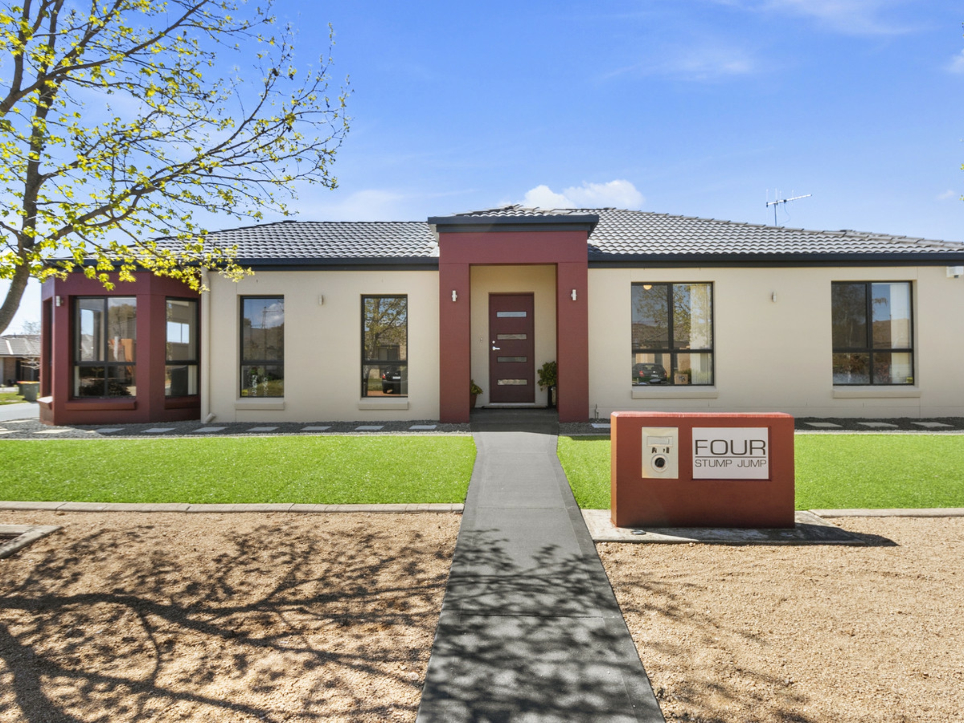 4 Stump Jump Crescent, DUNLOP