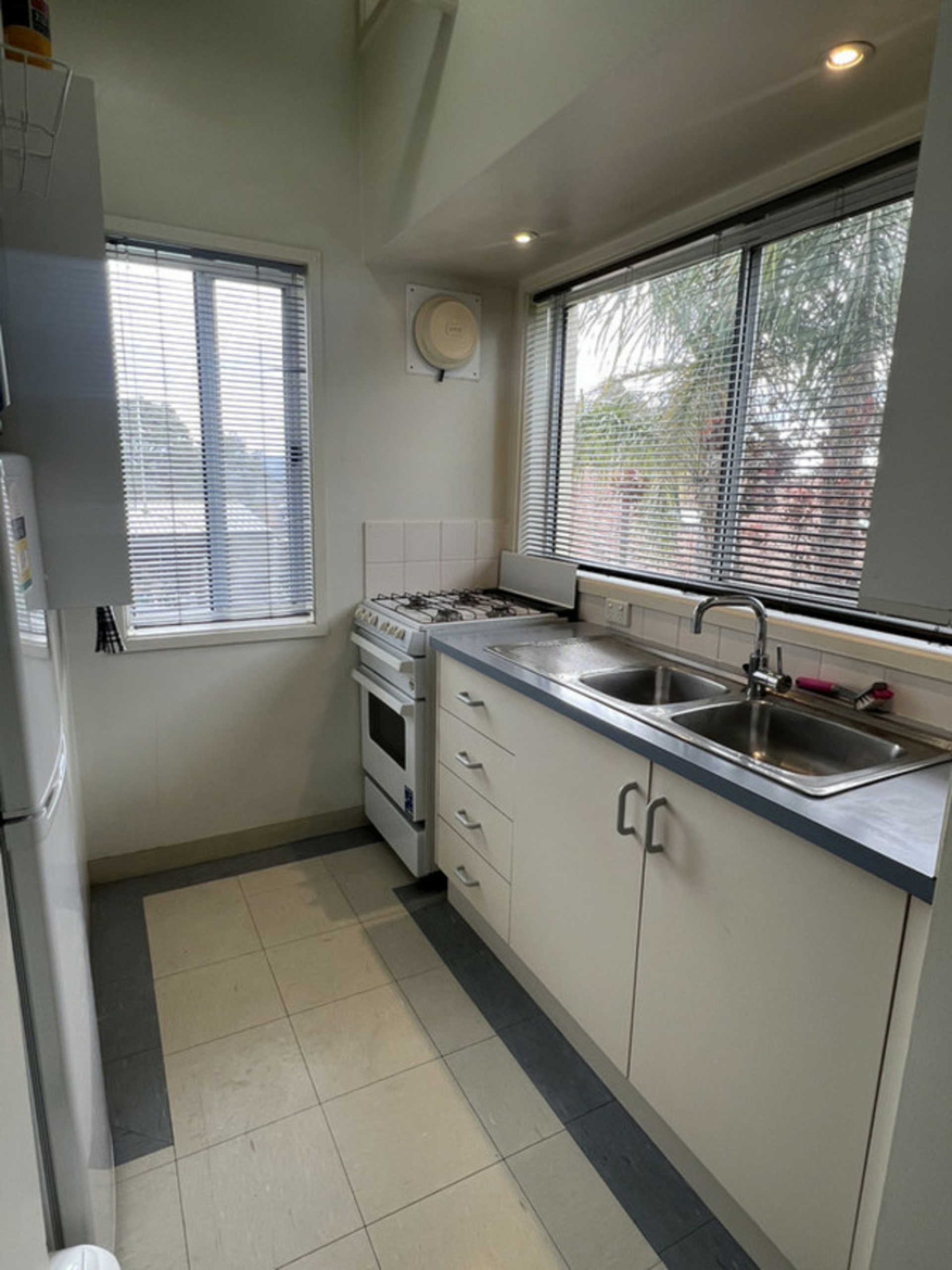 15a Hopkins Street, WESTON